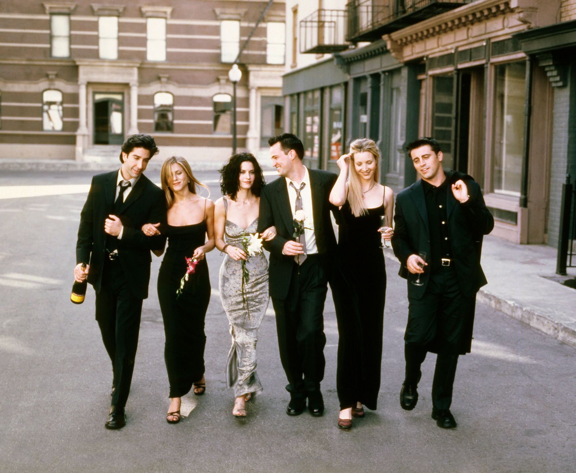The Friends cast walking down a street HD Wallpaper