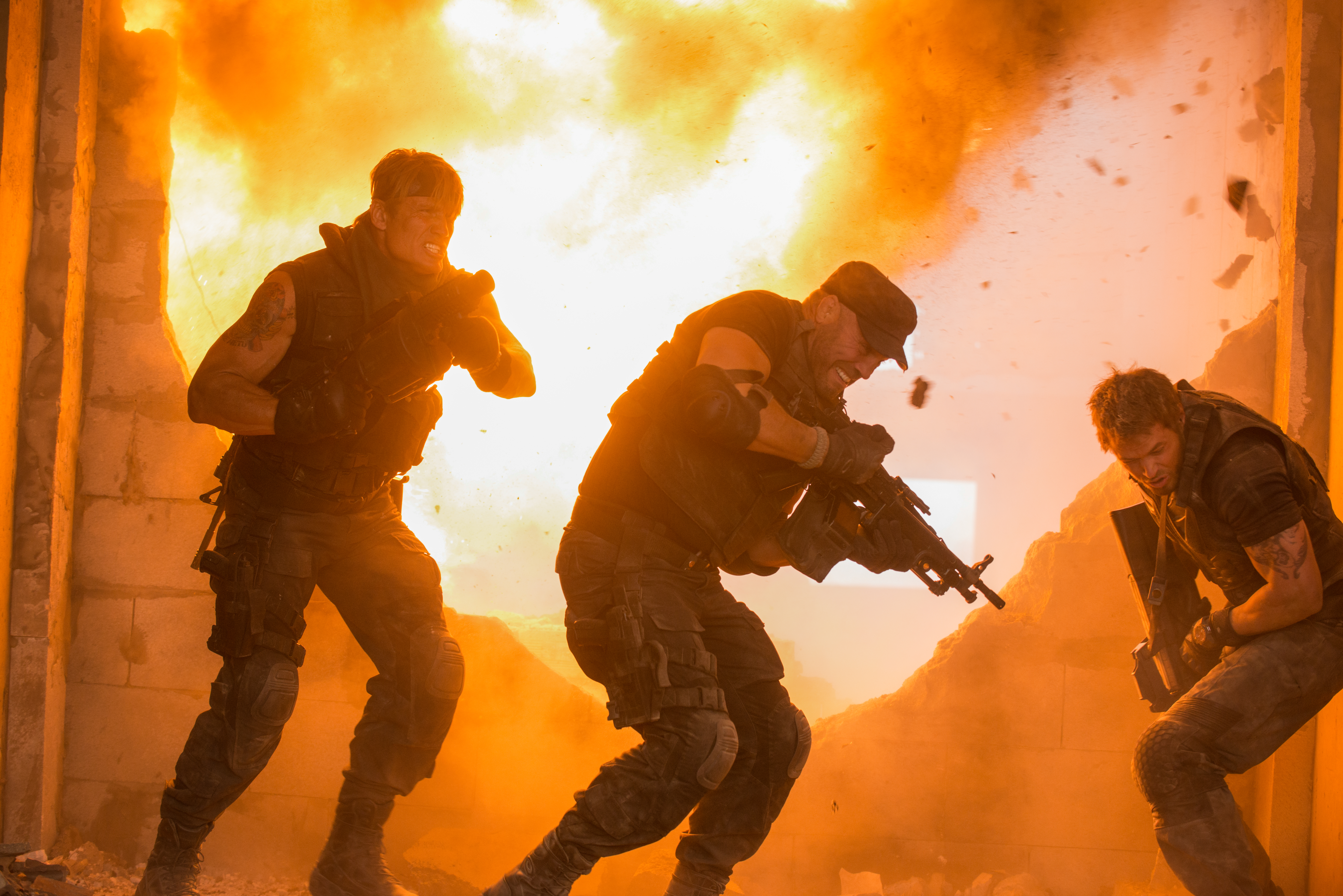 Soldiers in an explosion HD Wallpaper