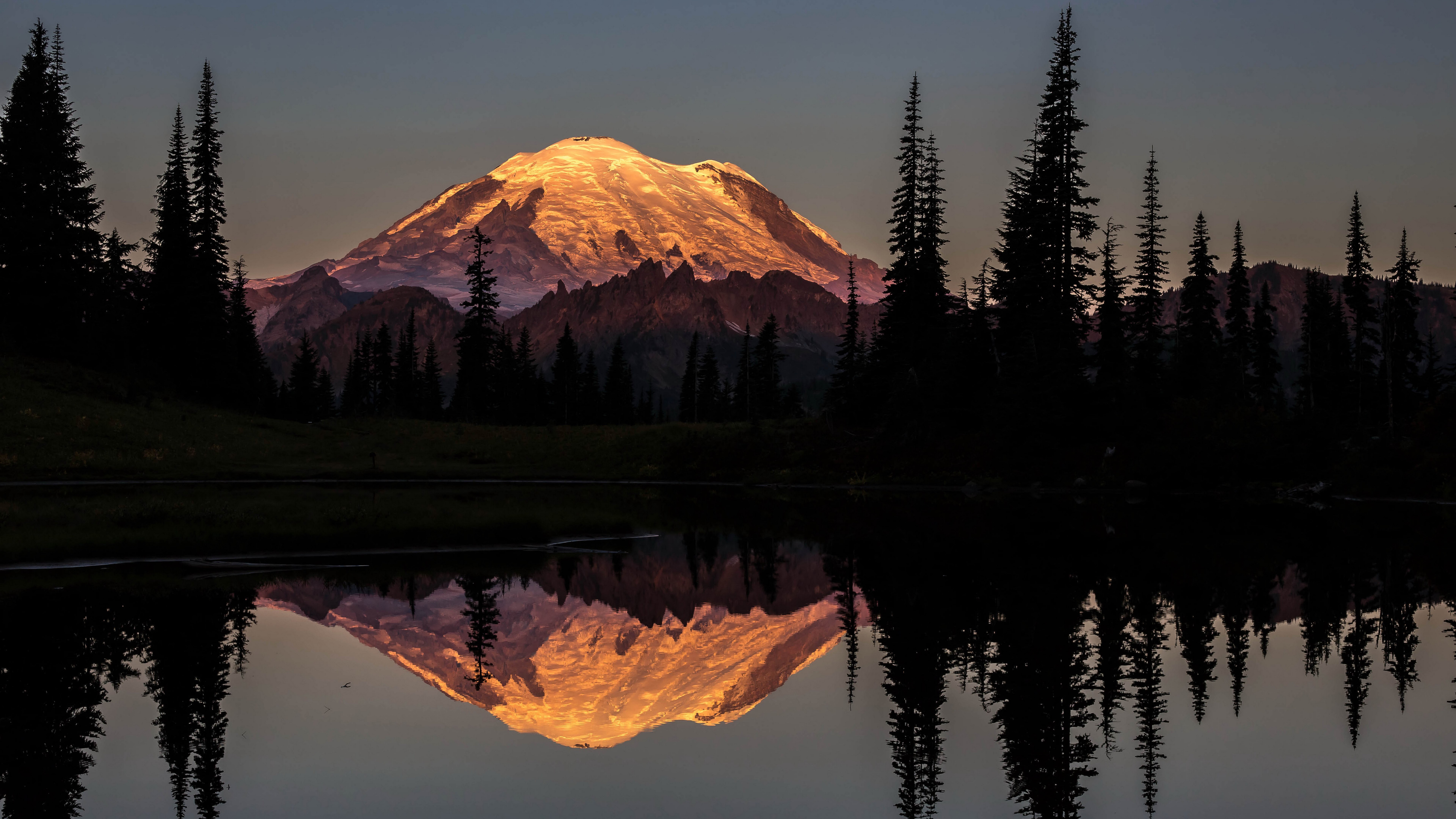 Mount Rainier reflected in a lake at sunset HD Wallpaper