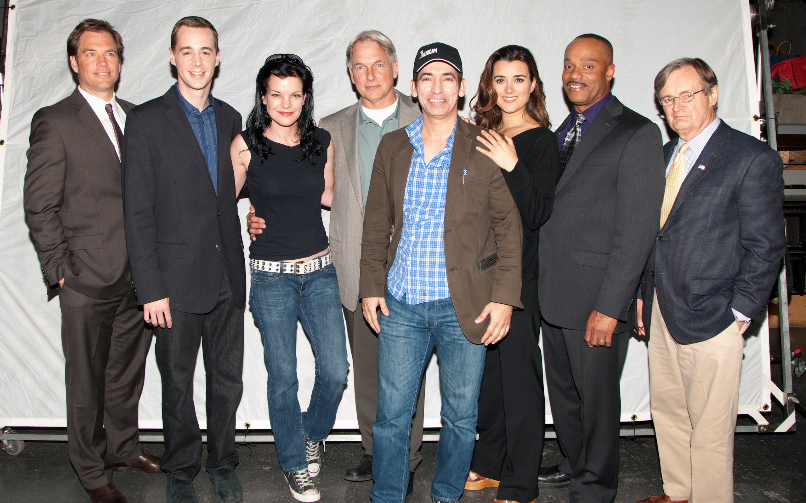NCIS Cast Group Photo HD Wallpaper