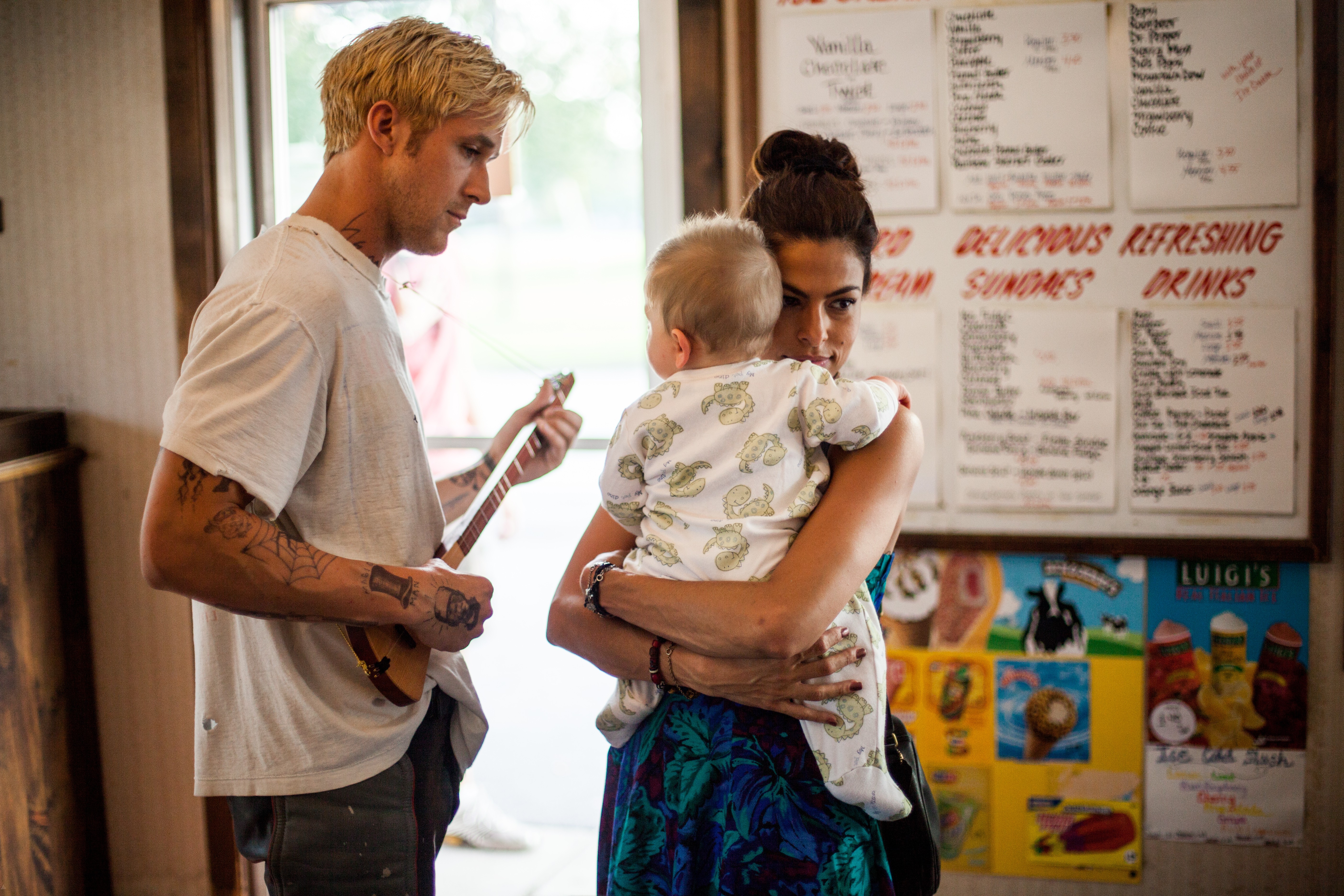 Luke from The Place Beyond the Pines with a woman and baby HD Wallpaper
