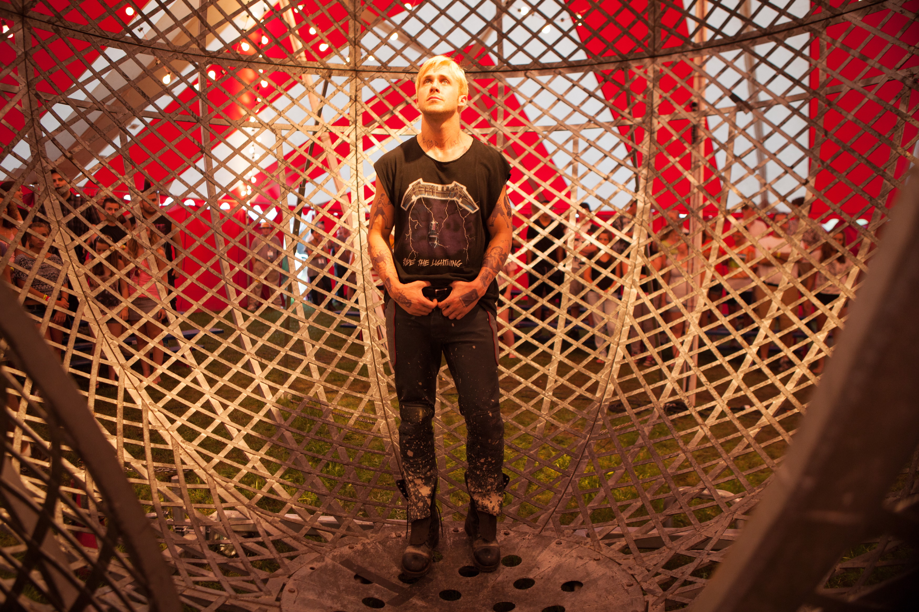 Luke from The Place Beyond the Pines in a motorcycle stunt globe HD Wallpaper