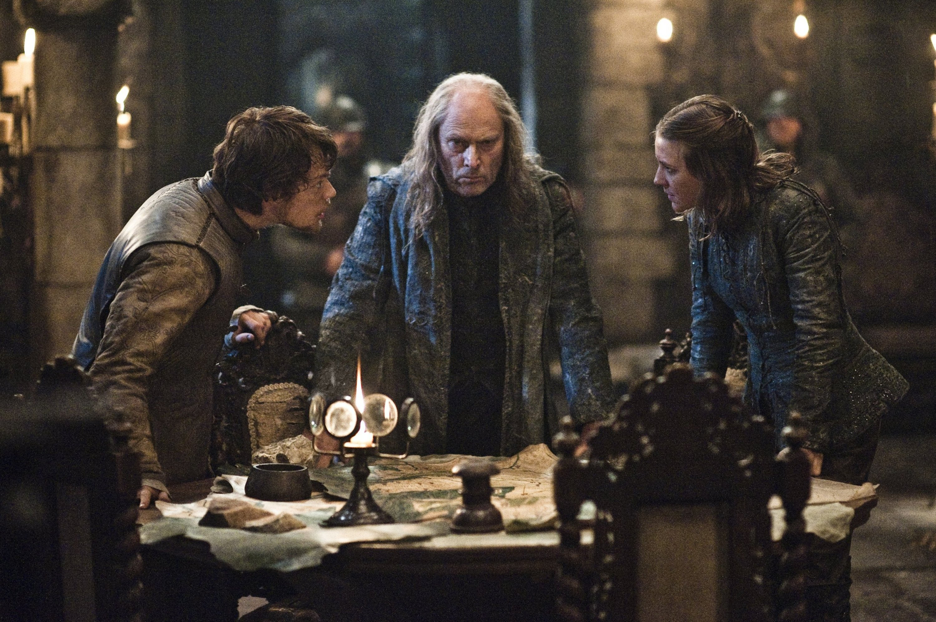 Yara Greyjoy and two men looking at a map HD Wallpaper