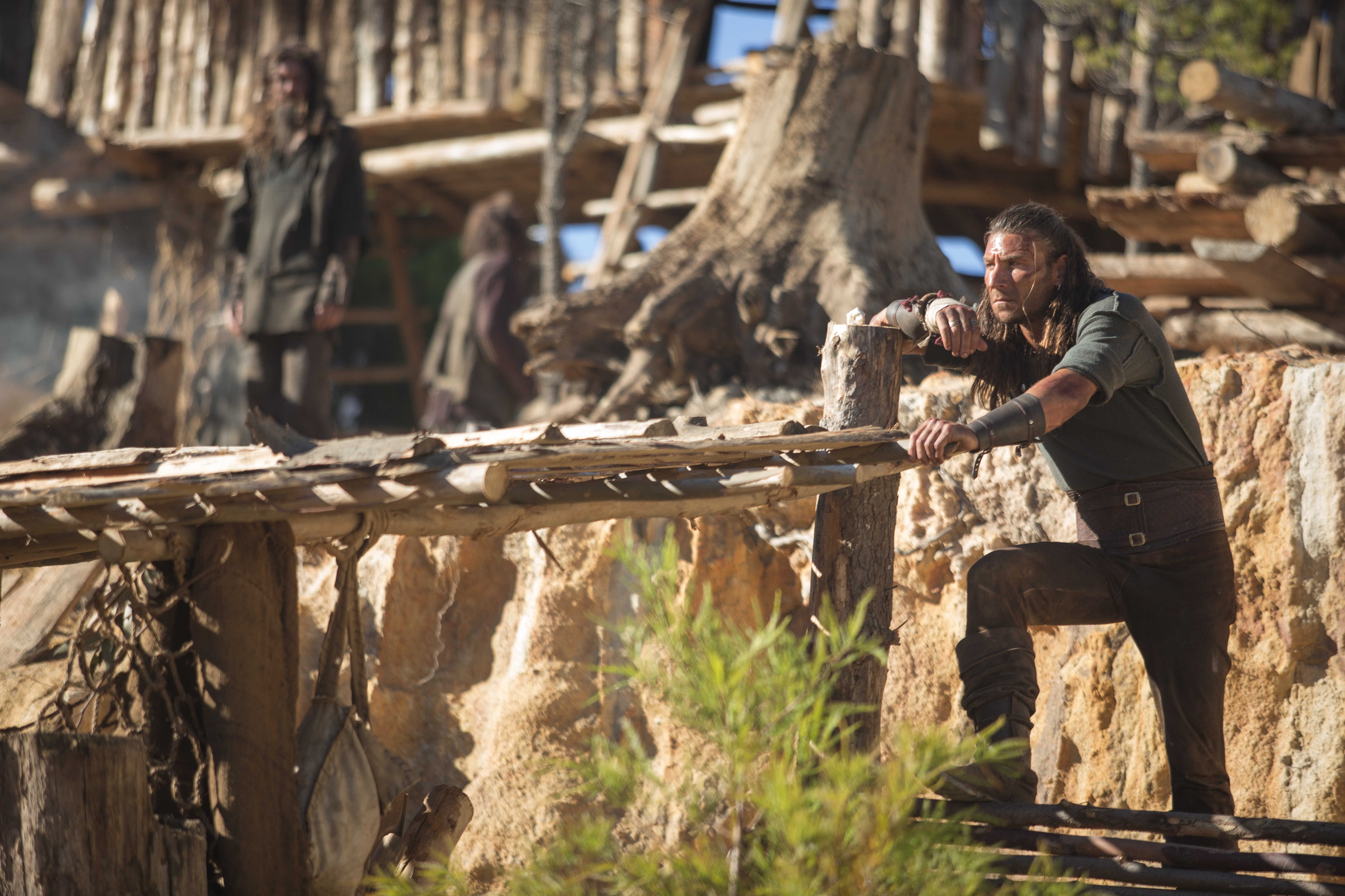 Charles Vane from Black Sails on a wooden structure HD Wallpaper