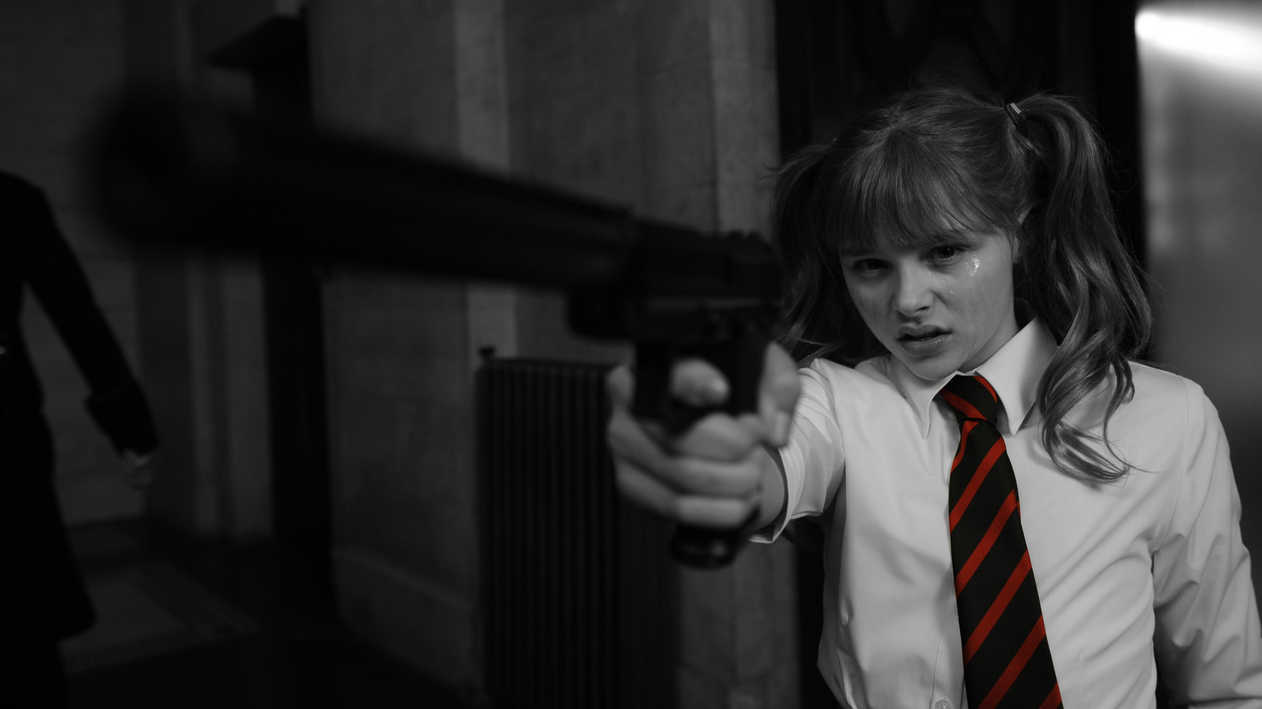 Hit-Girl from Kick-Ass holding a gun HD Wallpaper
