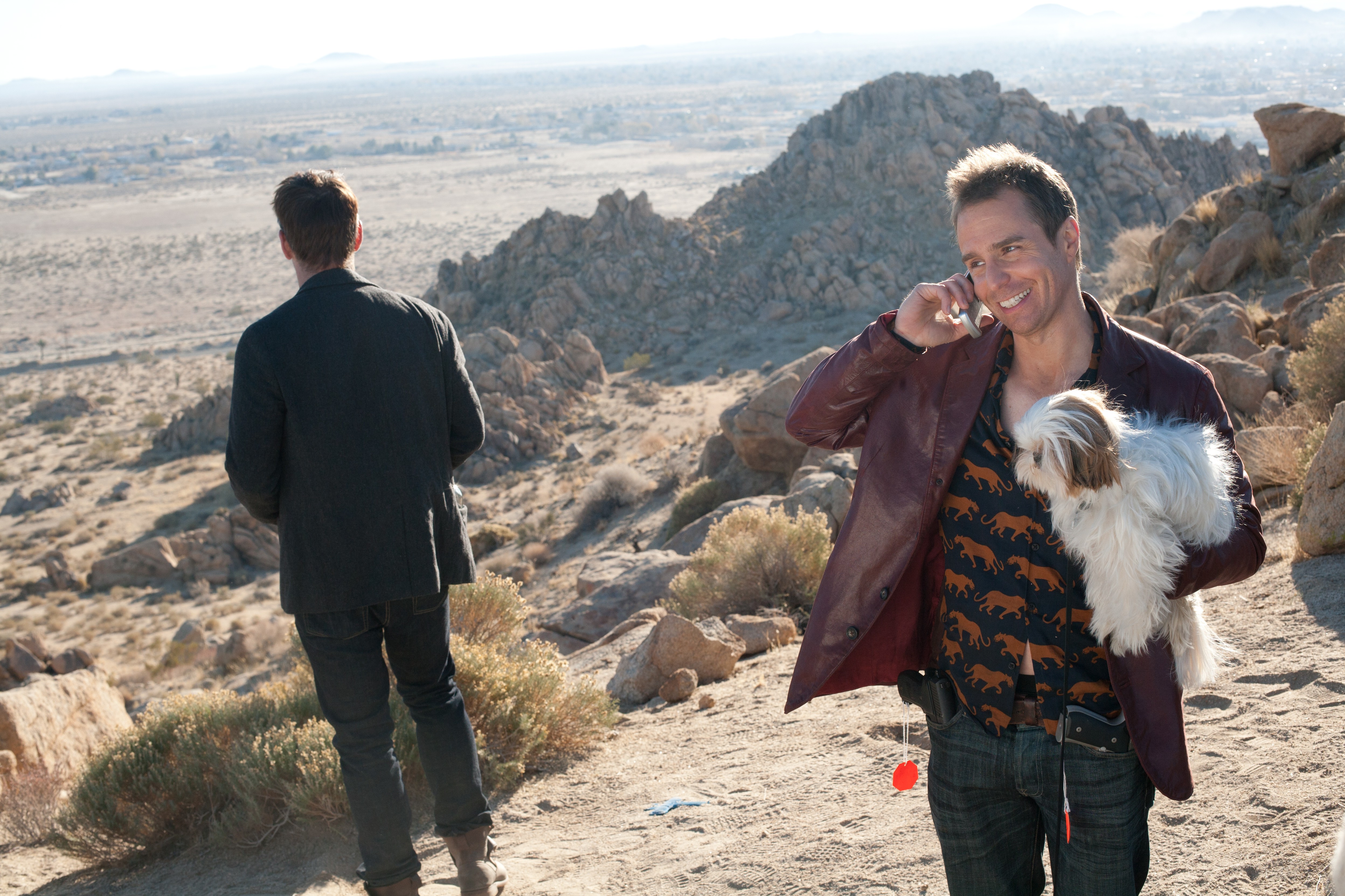 Marty from Seven Psychopaths in desert HD Wallpaper