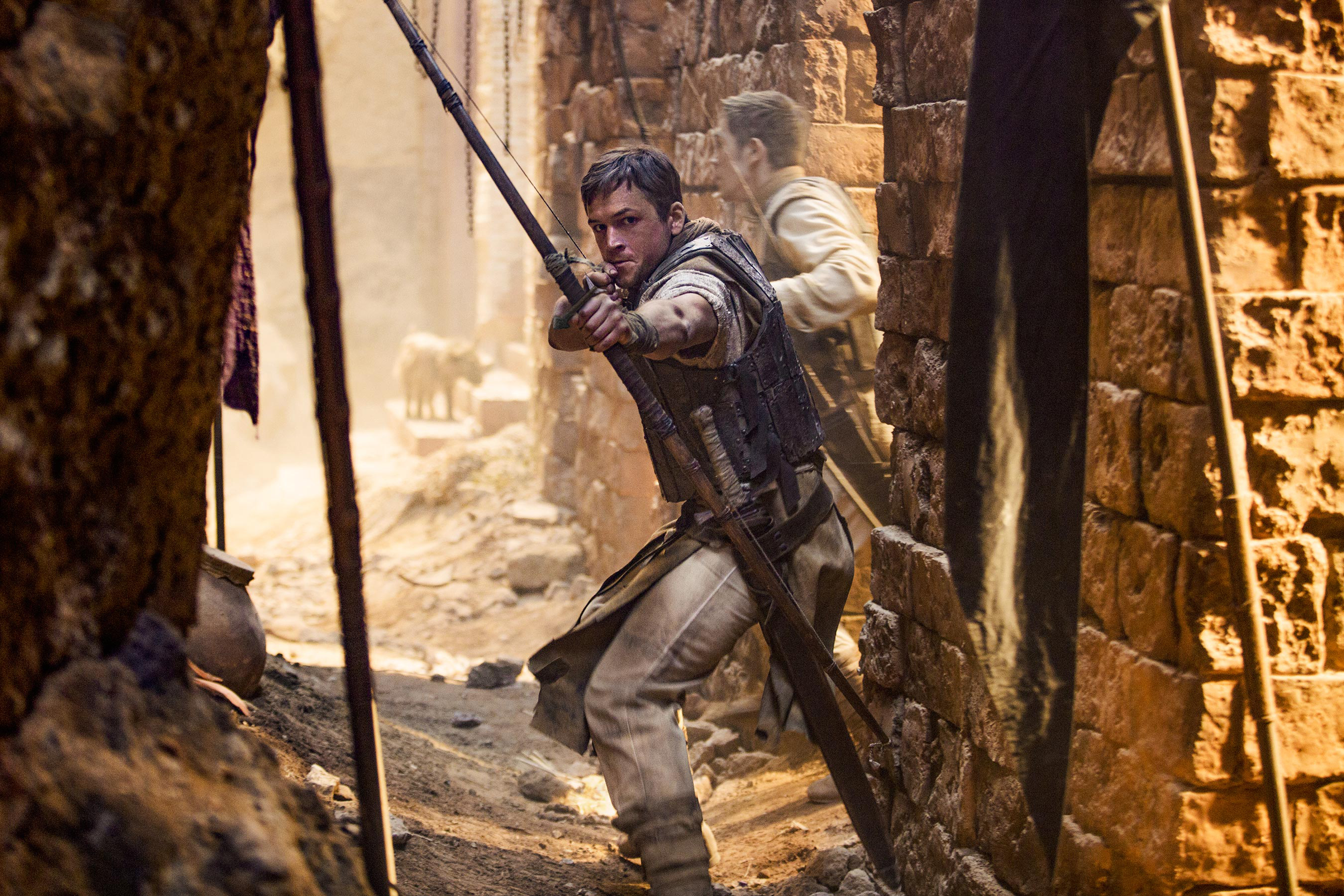 Robin Hood aiming a bow and arrow HD Wallpaper