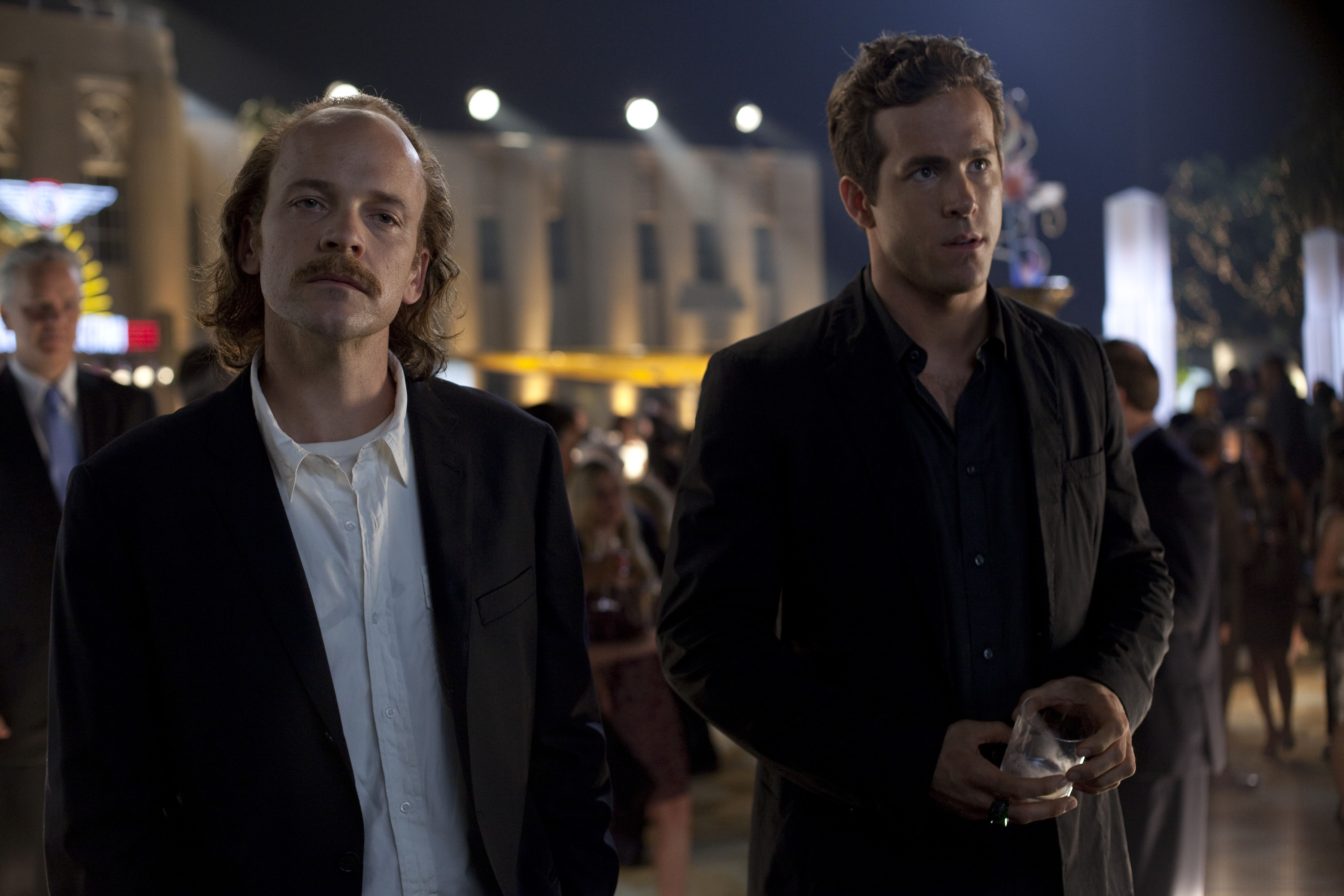 Ryan Reynolds and Stephen Dorff in a film still HD Wallpaper
