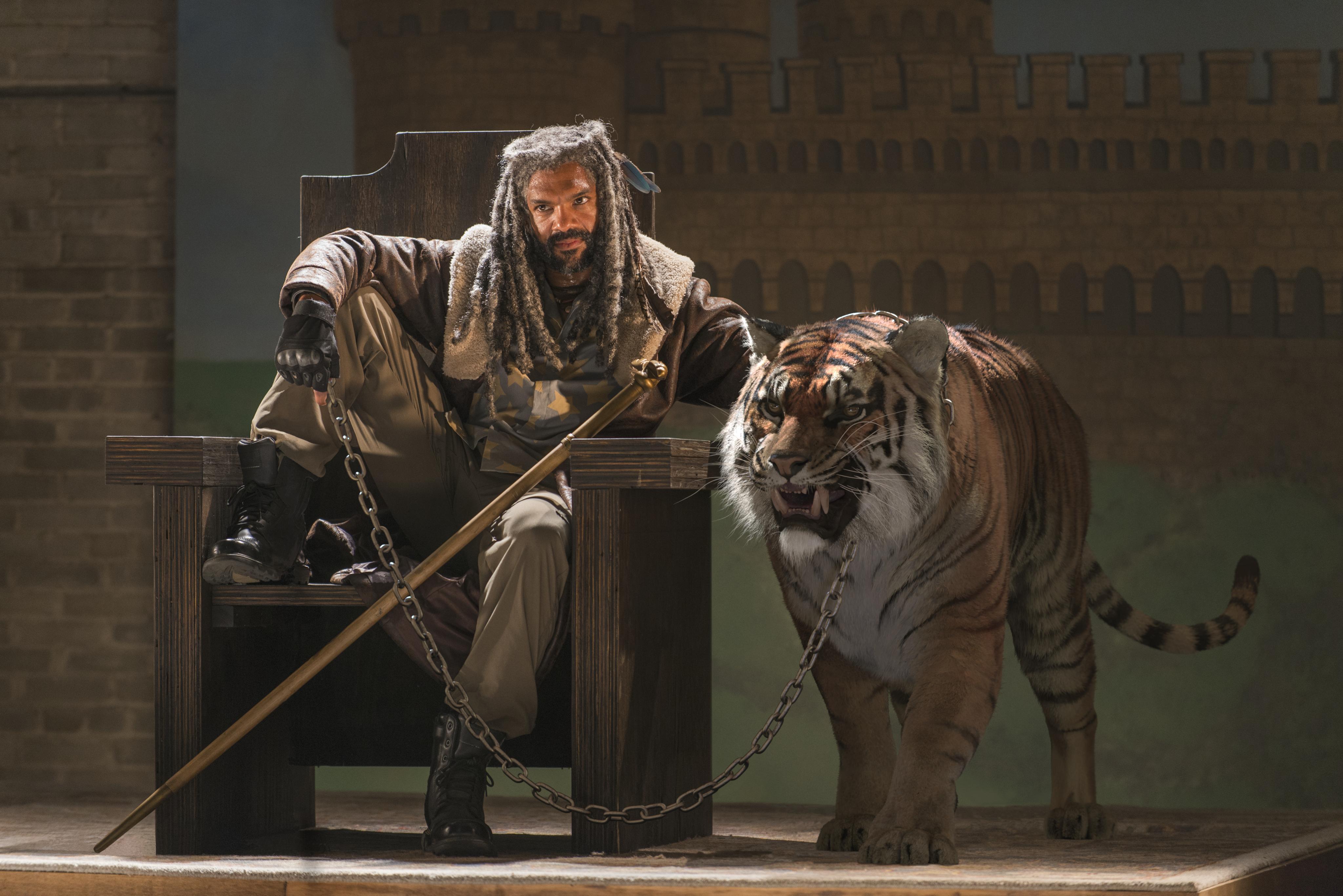 Ezekiel from The Walking Dead with a tiger HD Wallpaper