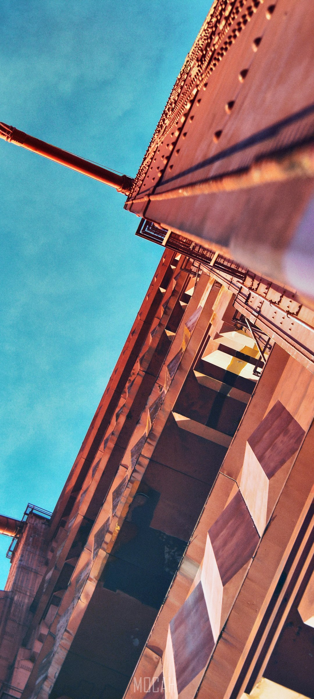 Golden Gate Bridge structure against blue sky HD Phone Wallpaper