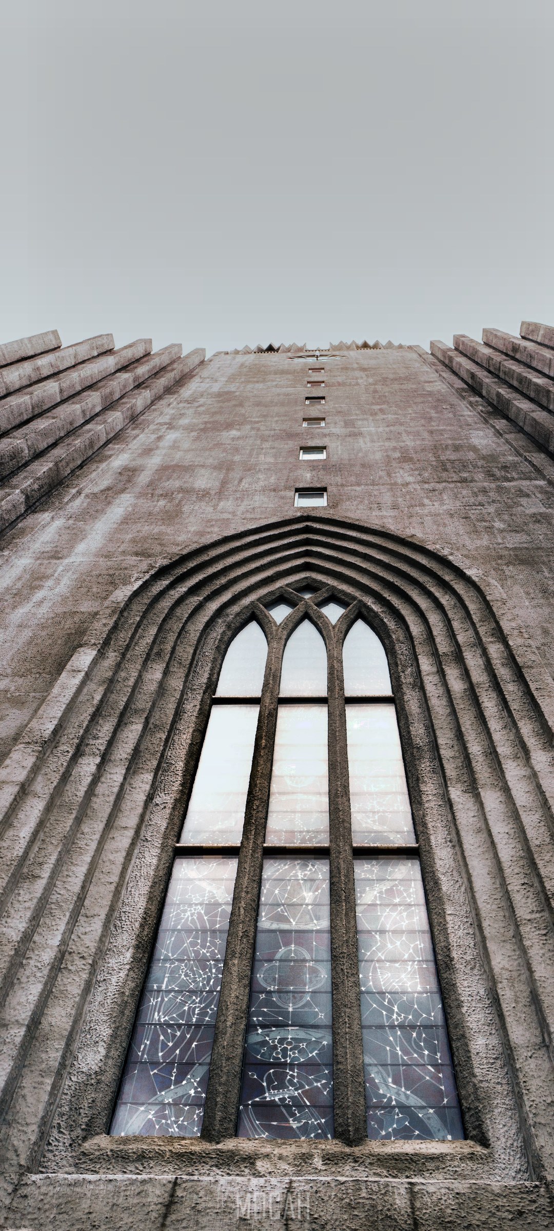 Tall concrete building with arched window HD Phone Wallpaper