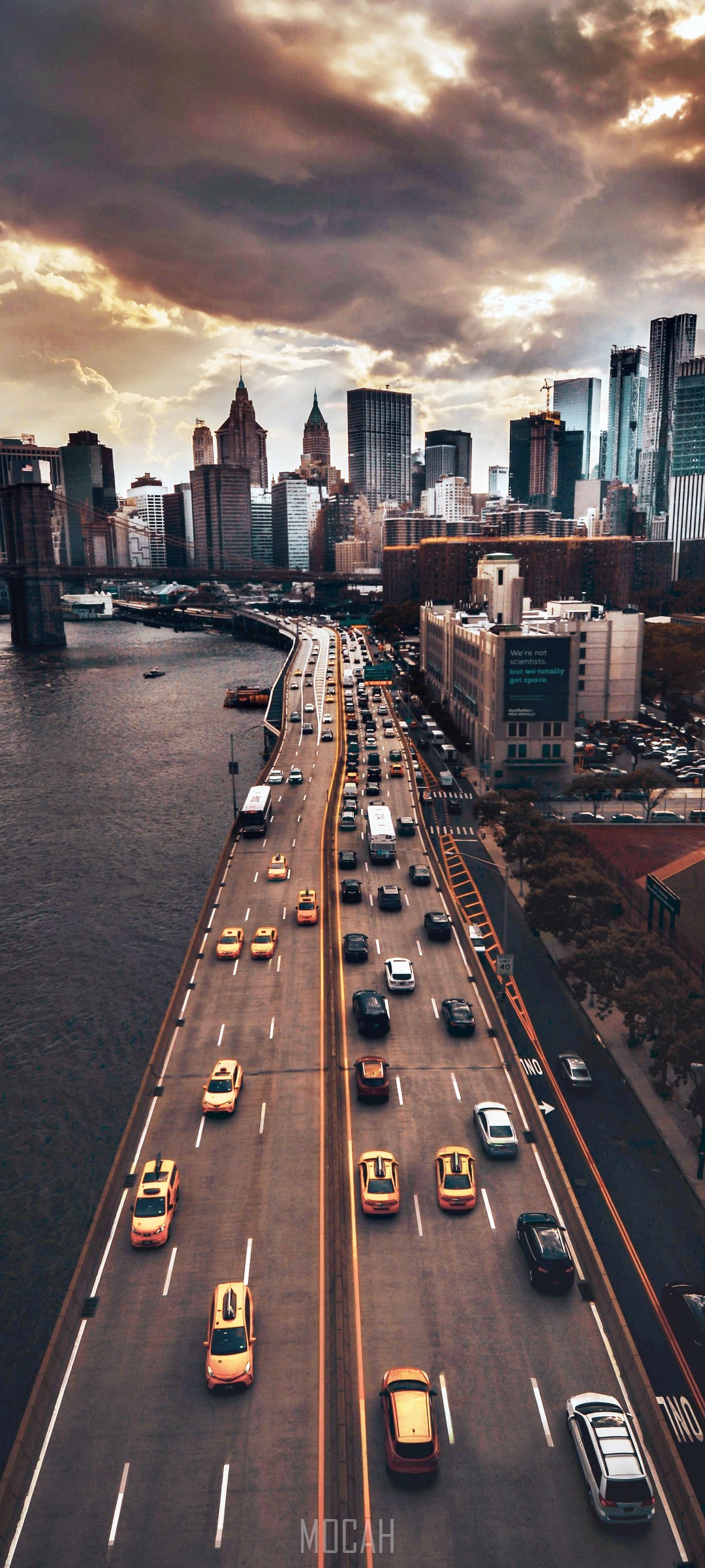 Traffic on a bridge in Manhattan HD Phone Wallpaper