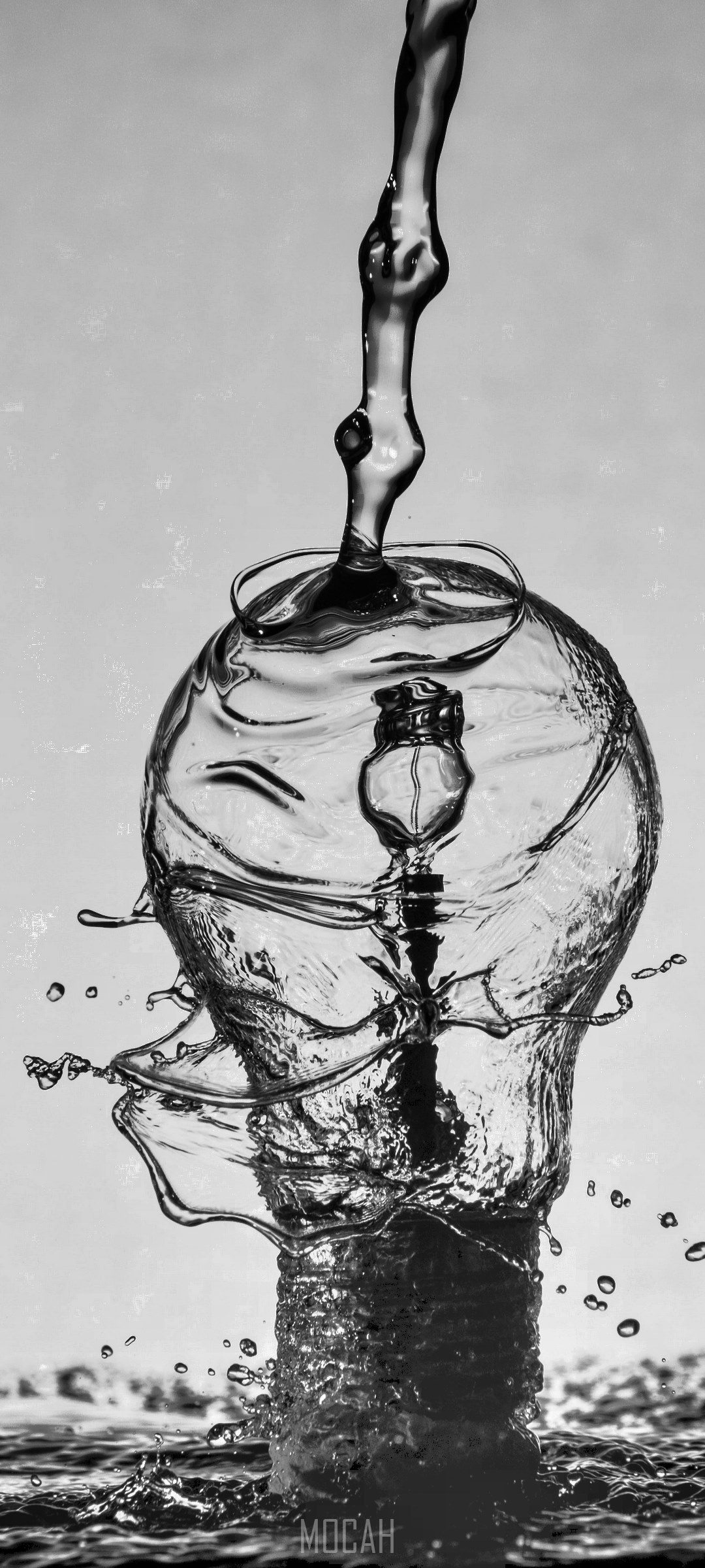 Water splashing on a lightbulb HD Phone Wallpaper