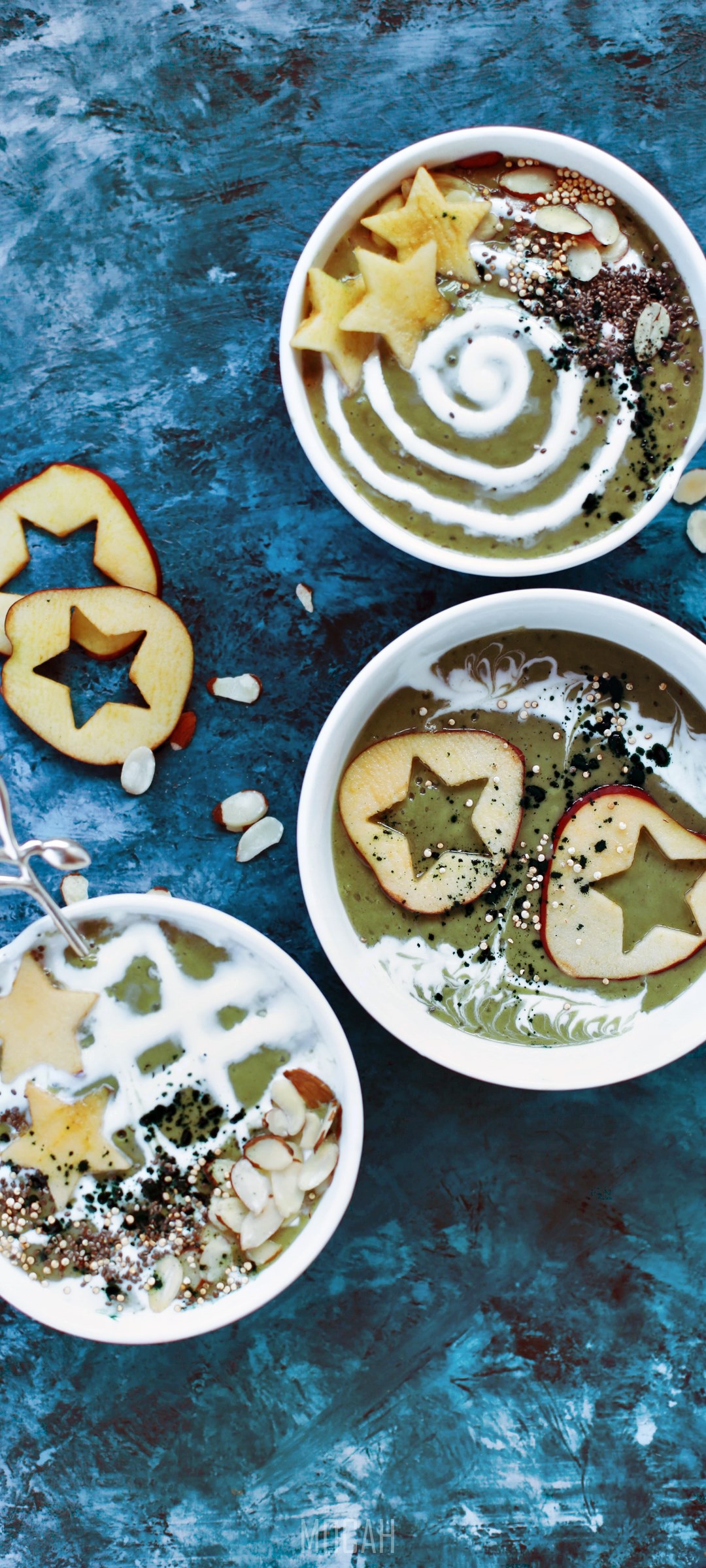 Green smoothie bowls with star apple slices HD Phone Wallpaper