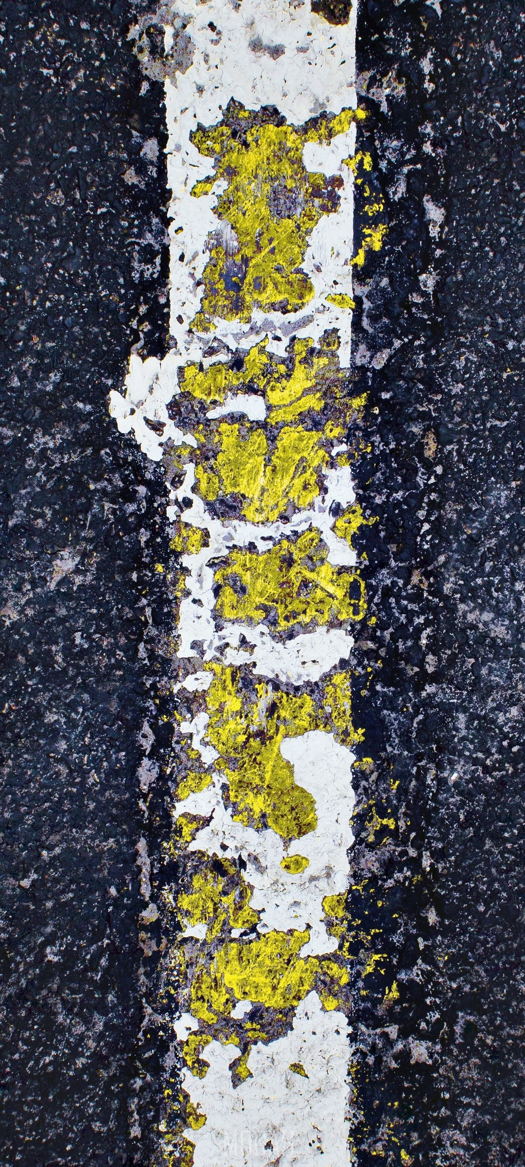 Close-up of a worn road marking HD Phone Wallpaper