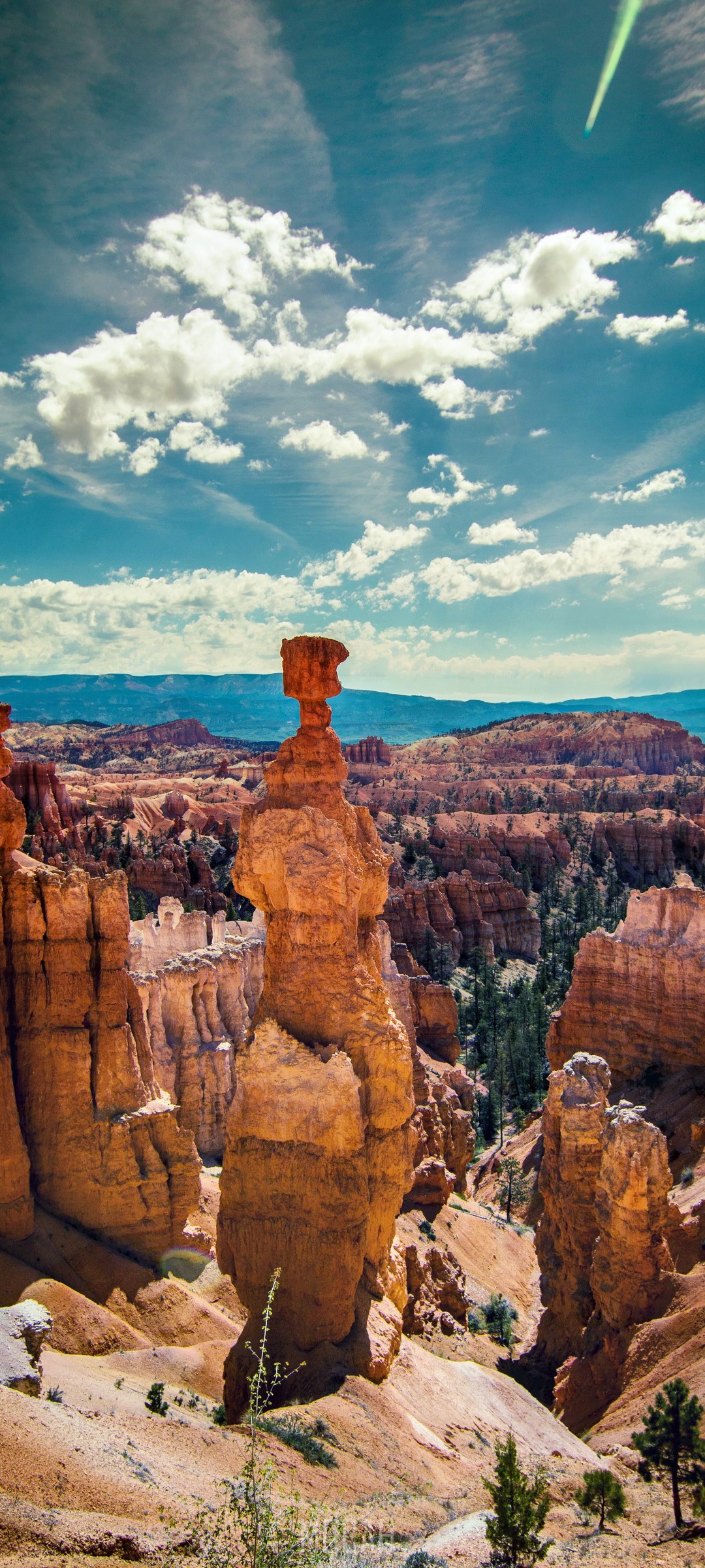 Tall red rock hoodoos in Bryce Canyon National Park HD Phone Wallpaper