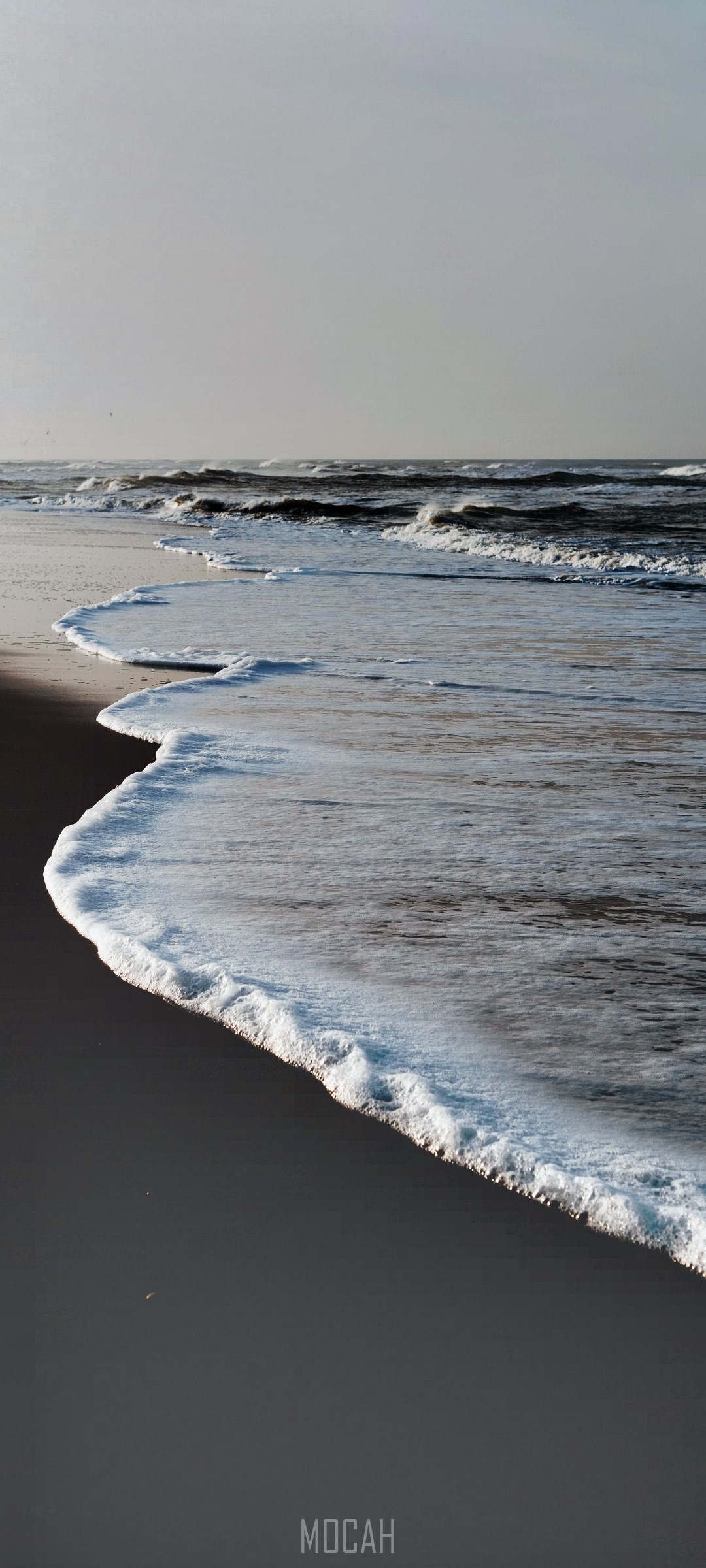 Minimalist beach with waves and foam HD Phone Wallpaper