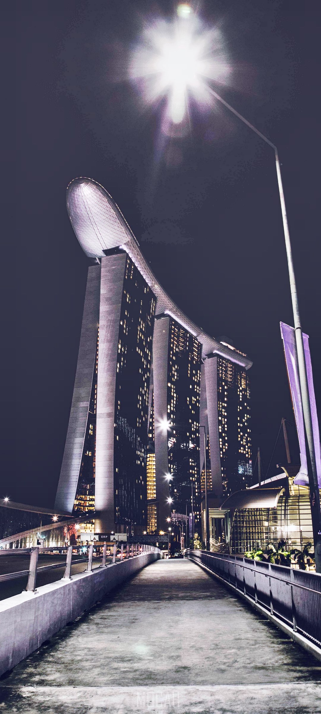 Marina Bay Sands hotel at night with lamppost HD Phone Wallpaper