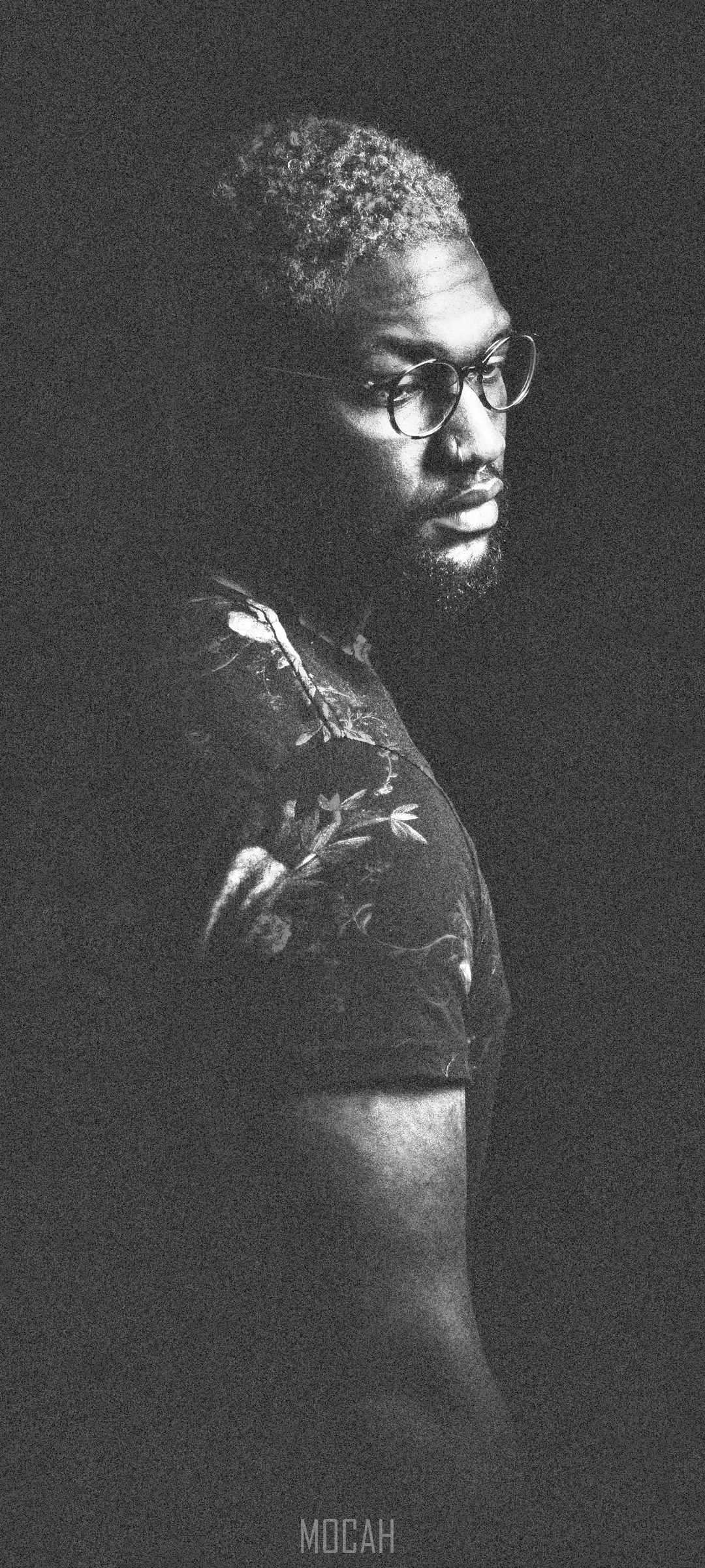 Avery Redic in glasses and t-shirt HD Phone Wallpaper