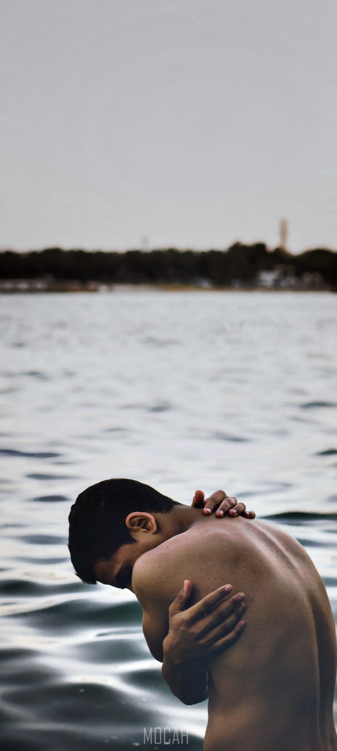 Man embracing himself in water HD Phone Wallpaper
