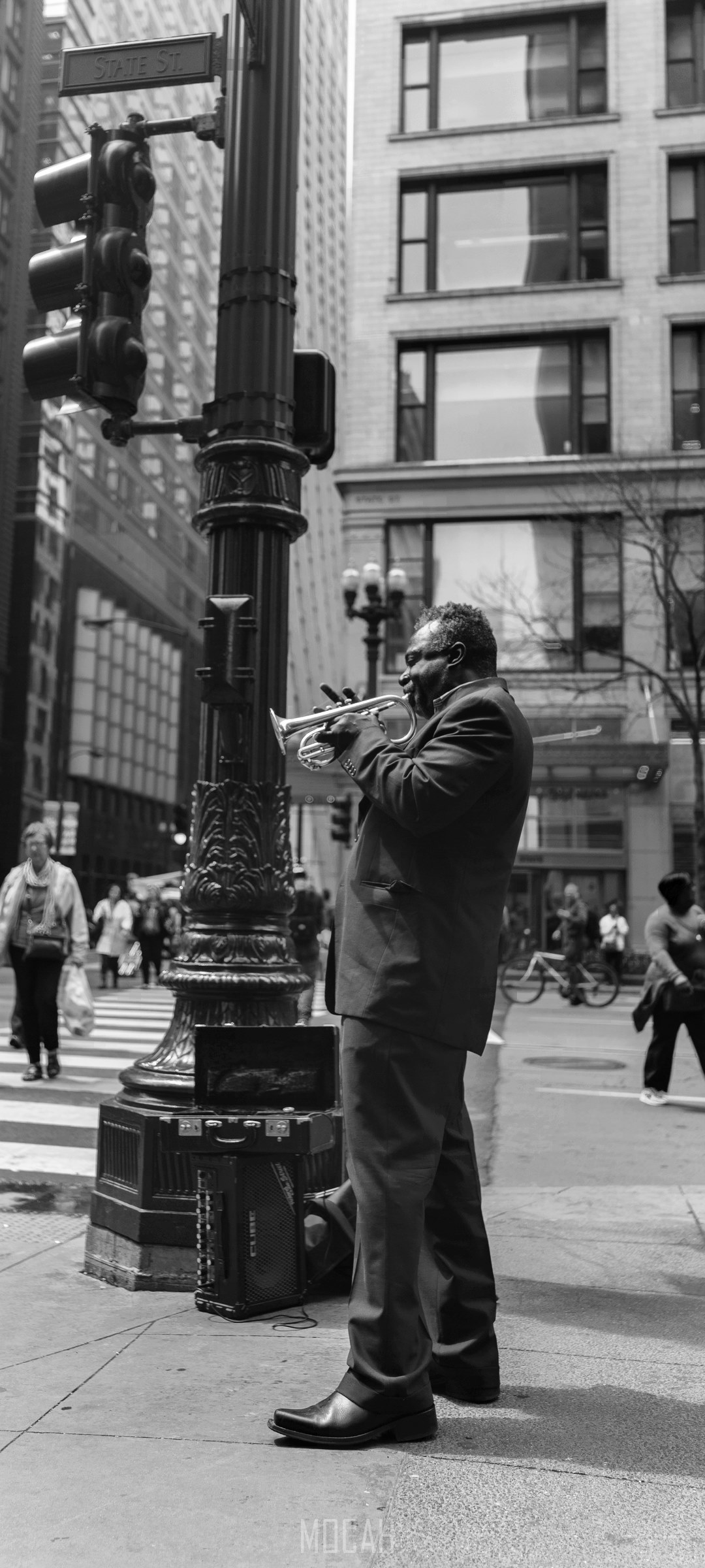 Musician playing trumpet on State Street, Chicago HD Phone Wallpaper