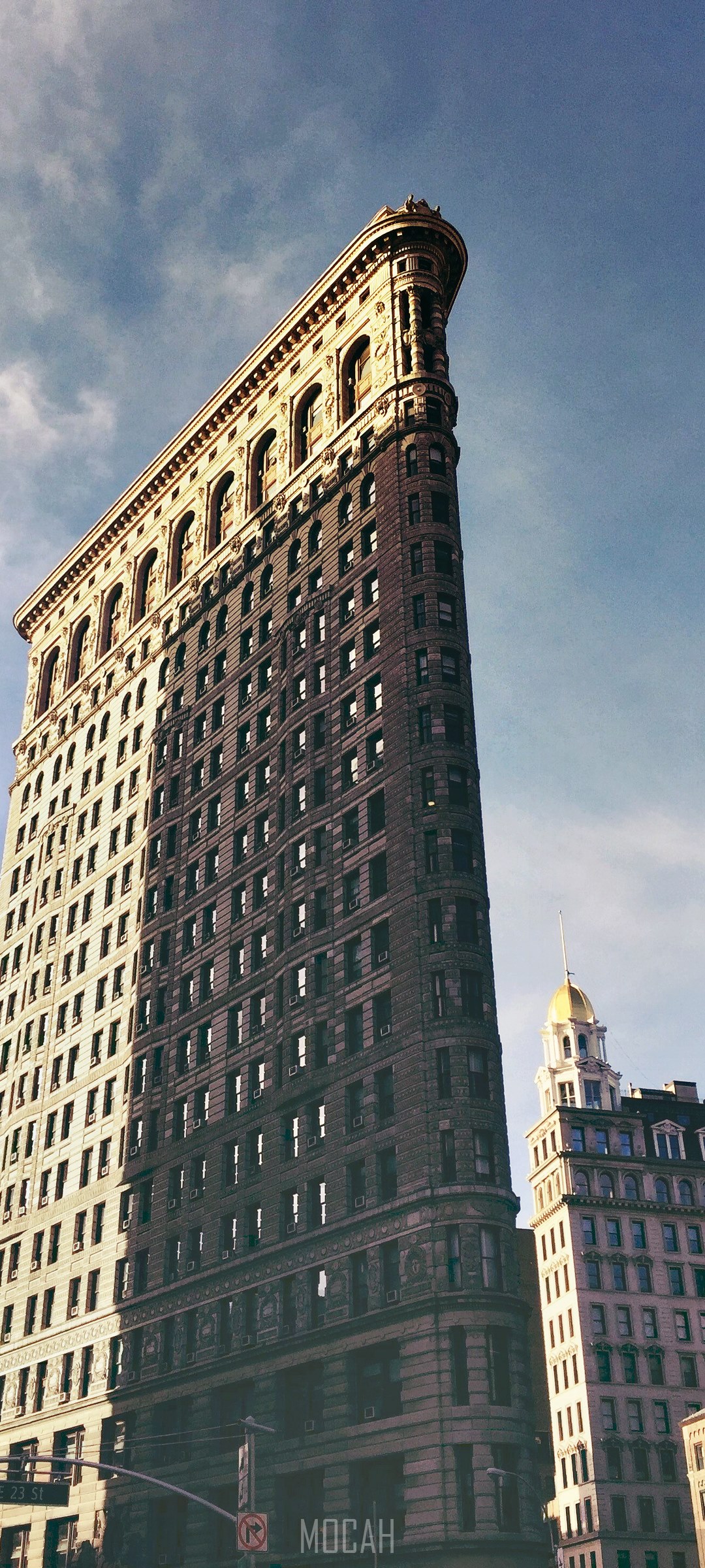 Flatiron Building in New York City HD Phone Wallpaper