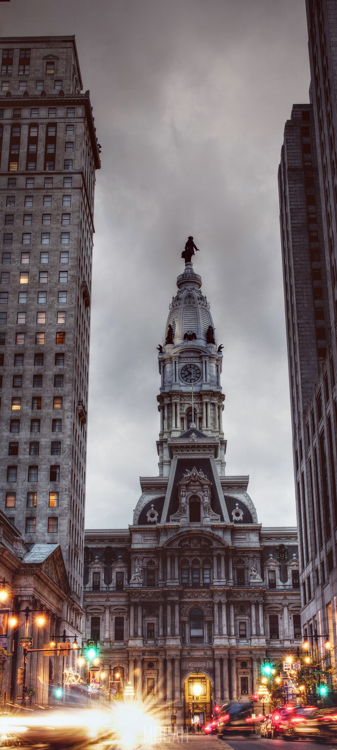 Philadelphia City Hall with traffic at night HD Phone Wallpaper