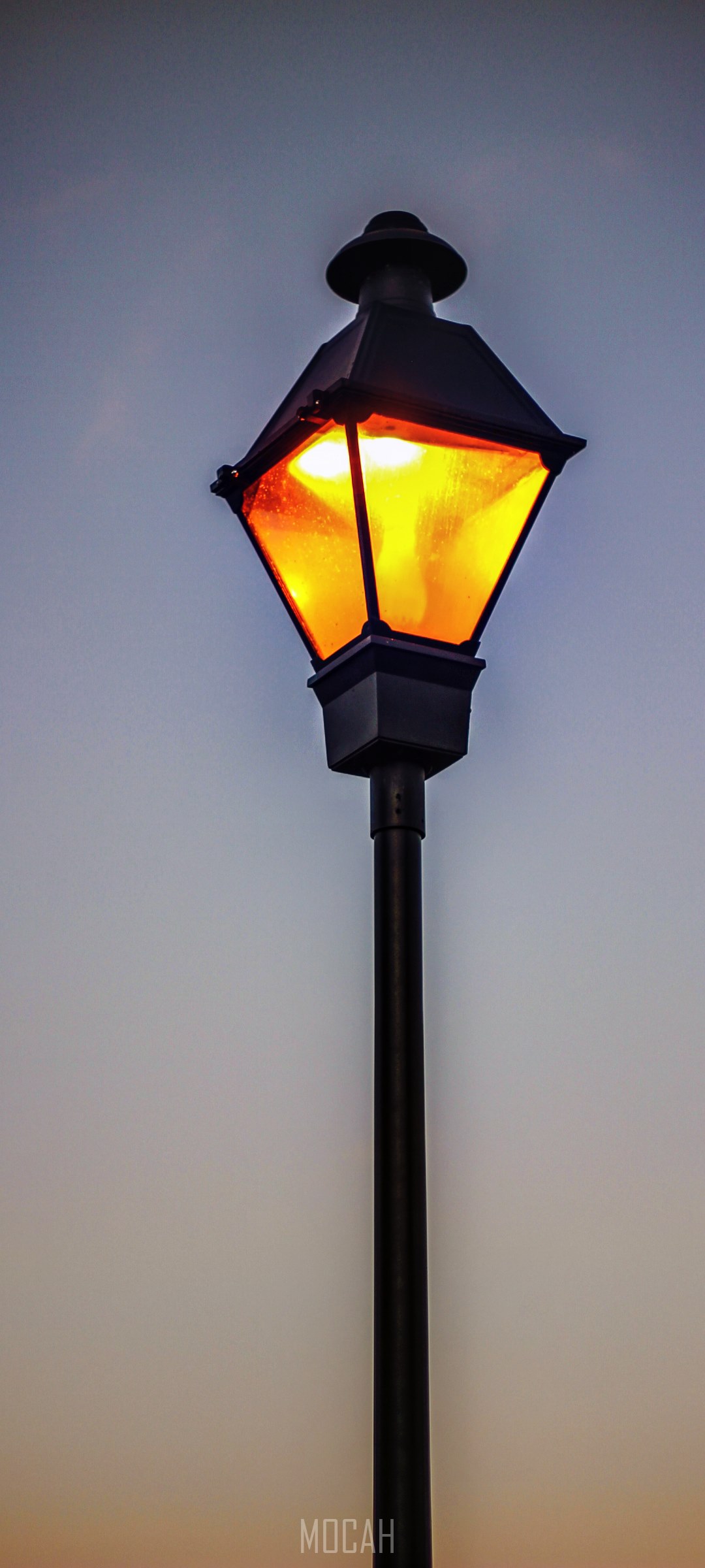 Street lamp at dusk HD Phone Wallpaper