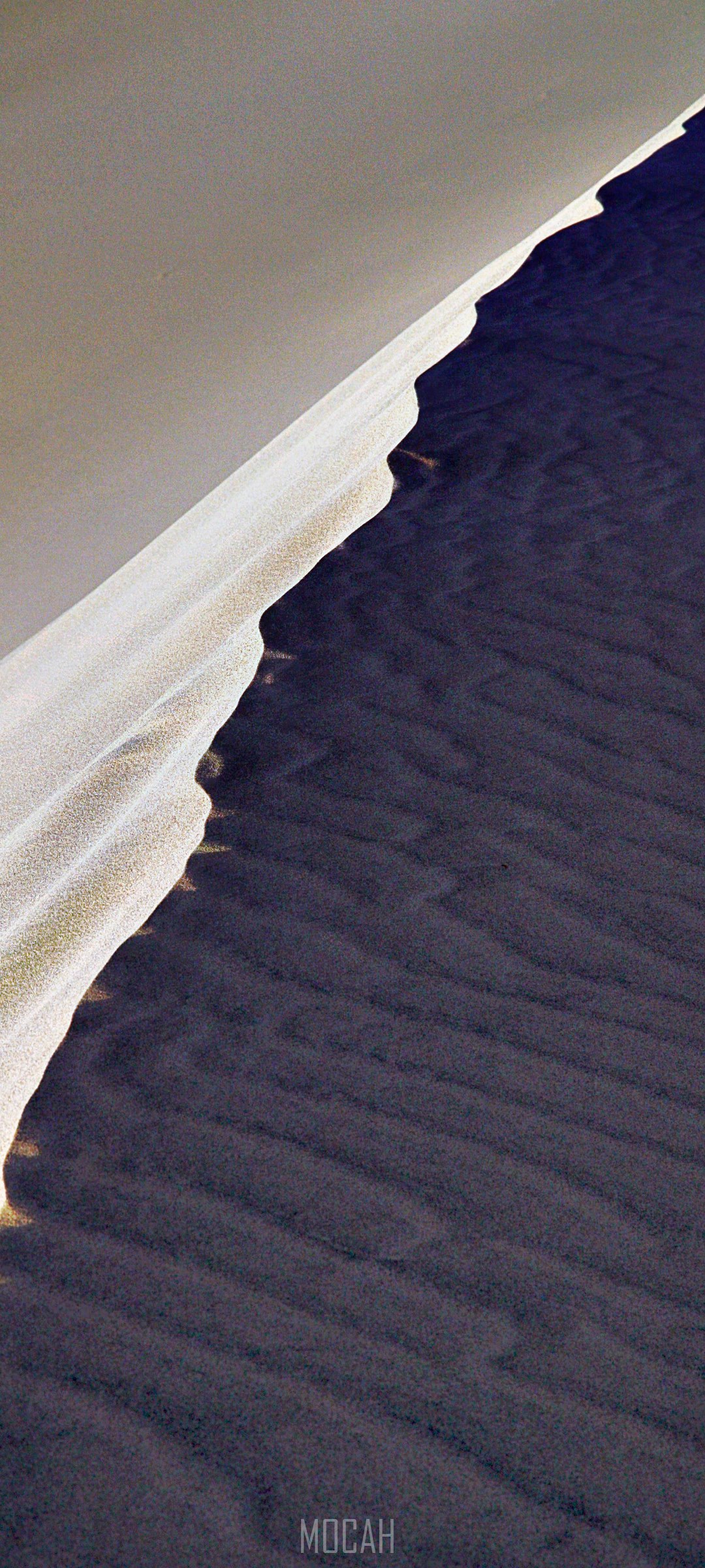Sand dune with dark sand and light sand HD Phone Wallpaper