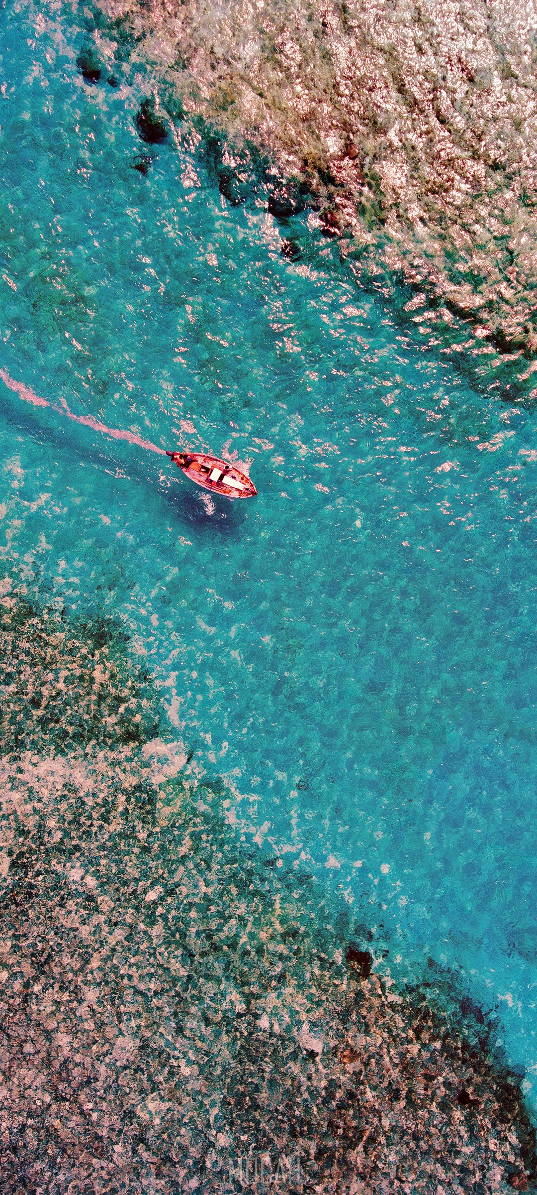 Boat on turquoise water HD Phone Wallpaper