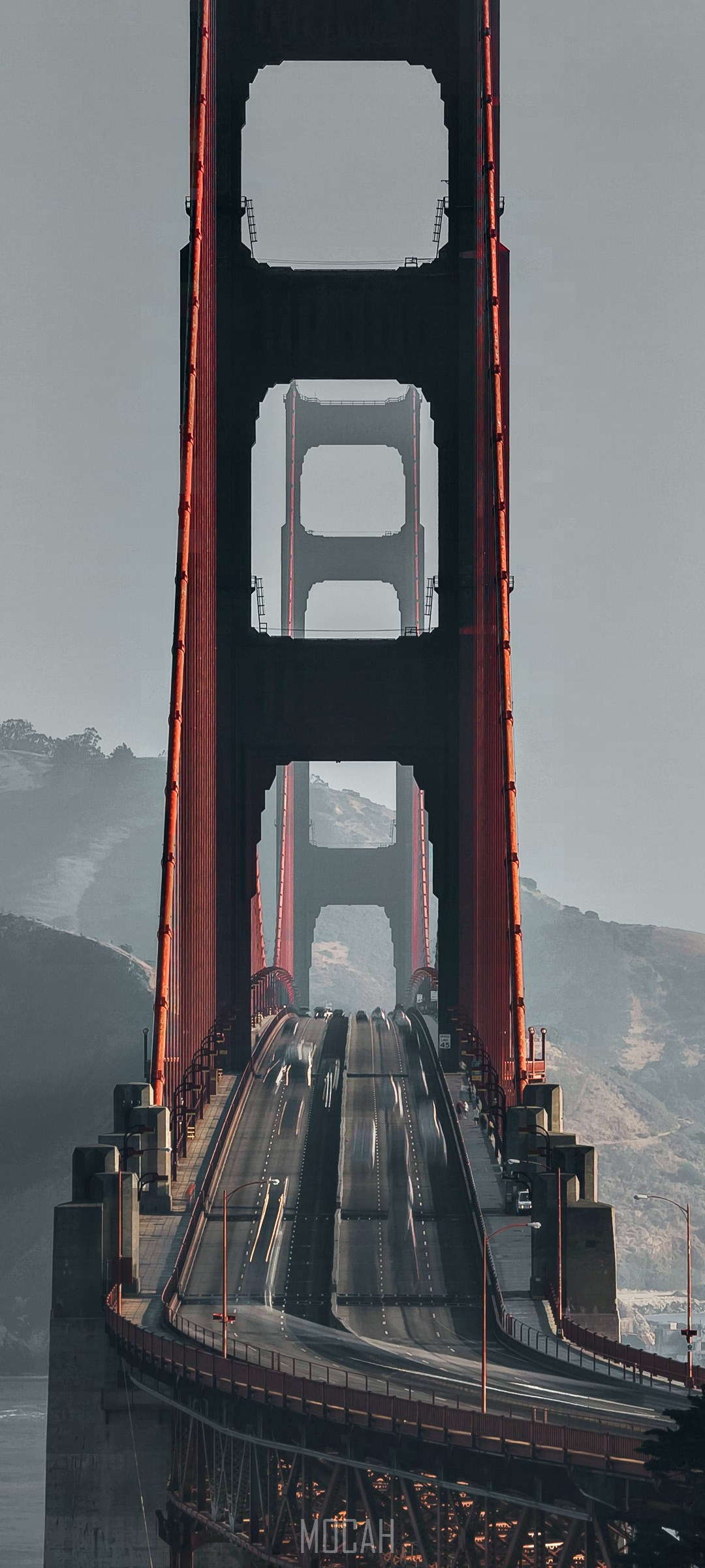 Golden Gate Bridge towers and roadway HD Phone Wallpaper