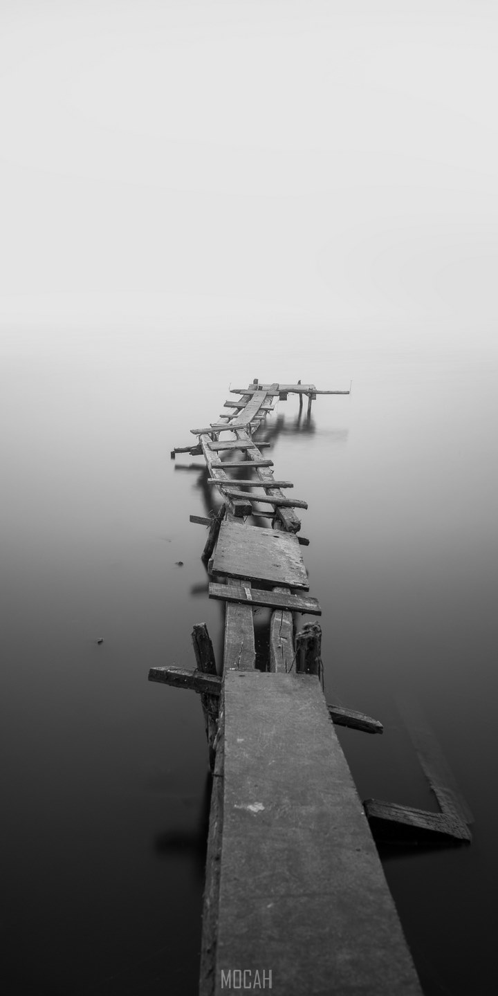 black and white shot of crooked jetty in lake water with mist, monochrome crooked jetty, Huawei Y7 Pro (2018), 720x1440