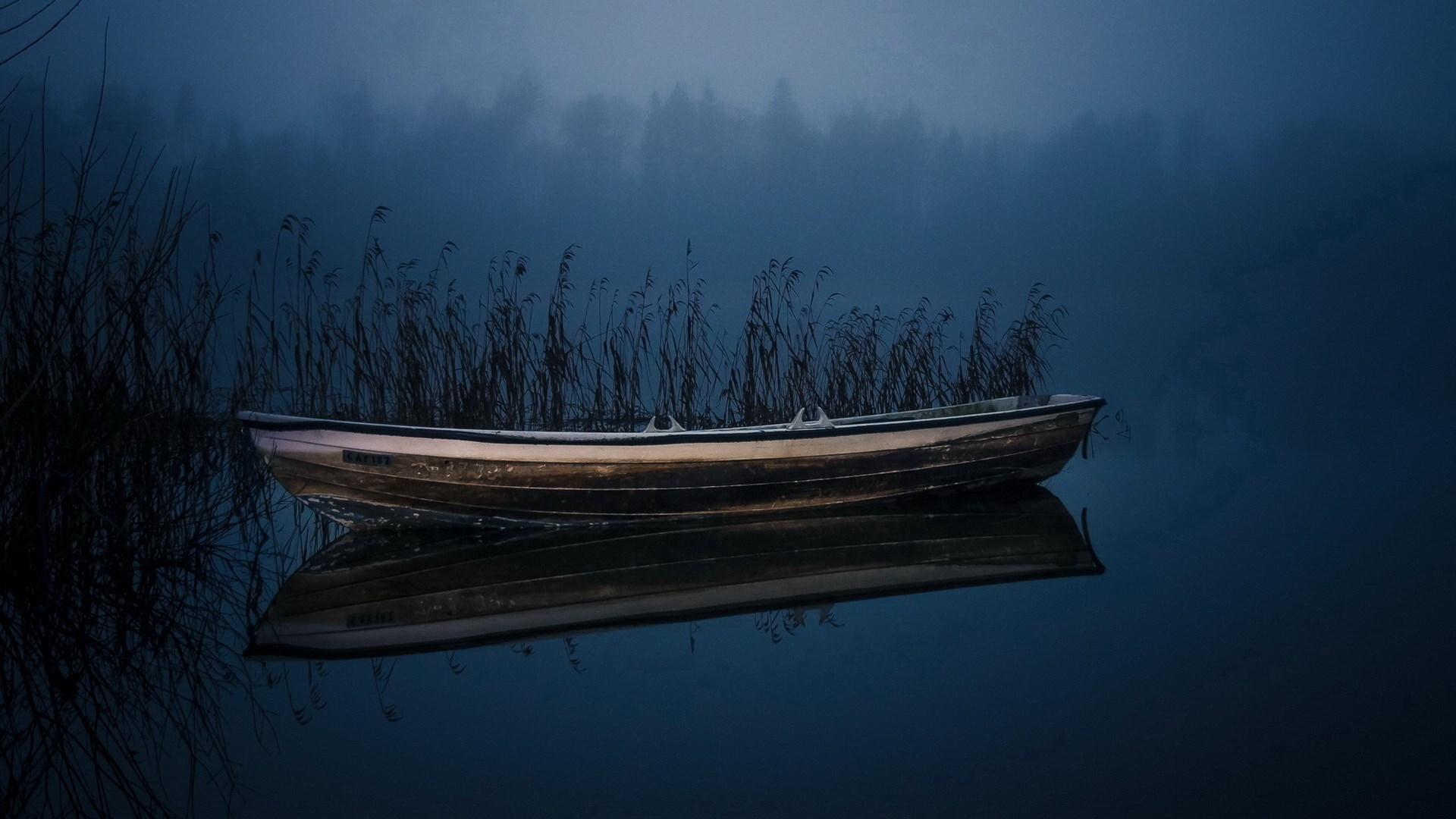 Boat on a foggy lake at dusk HD Wallpaper