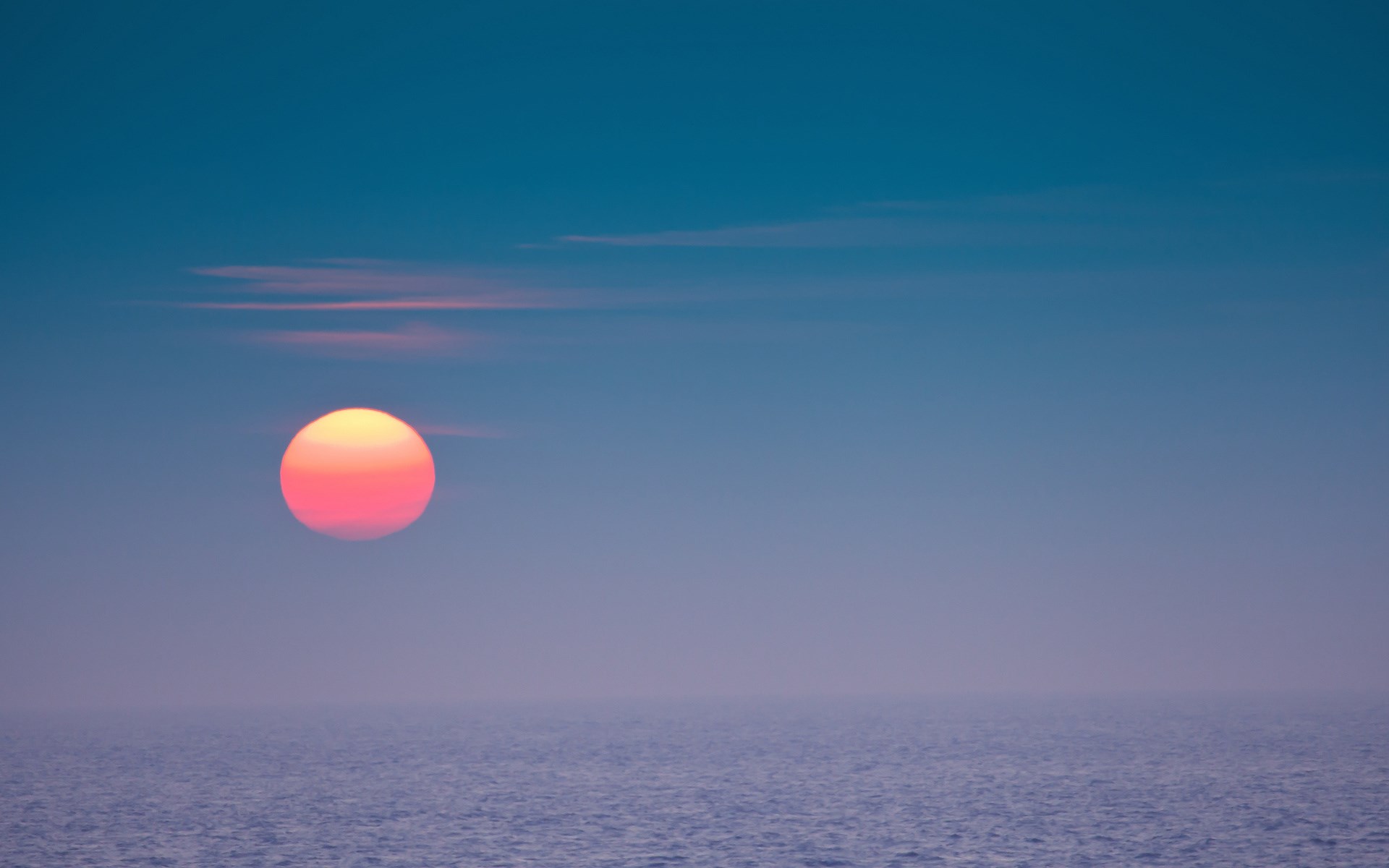 Sun setting over the ocean HD Wallpaper