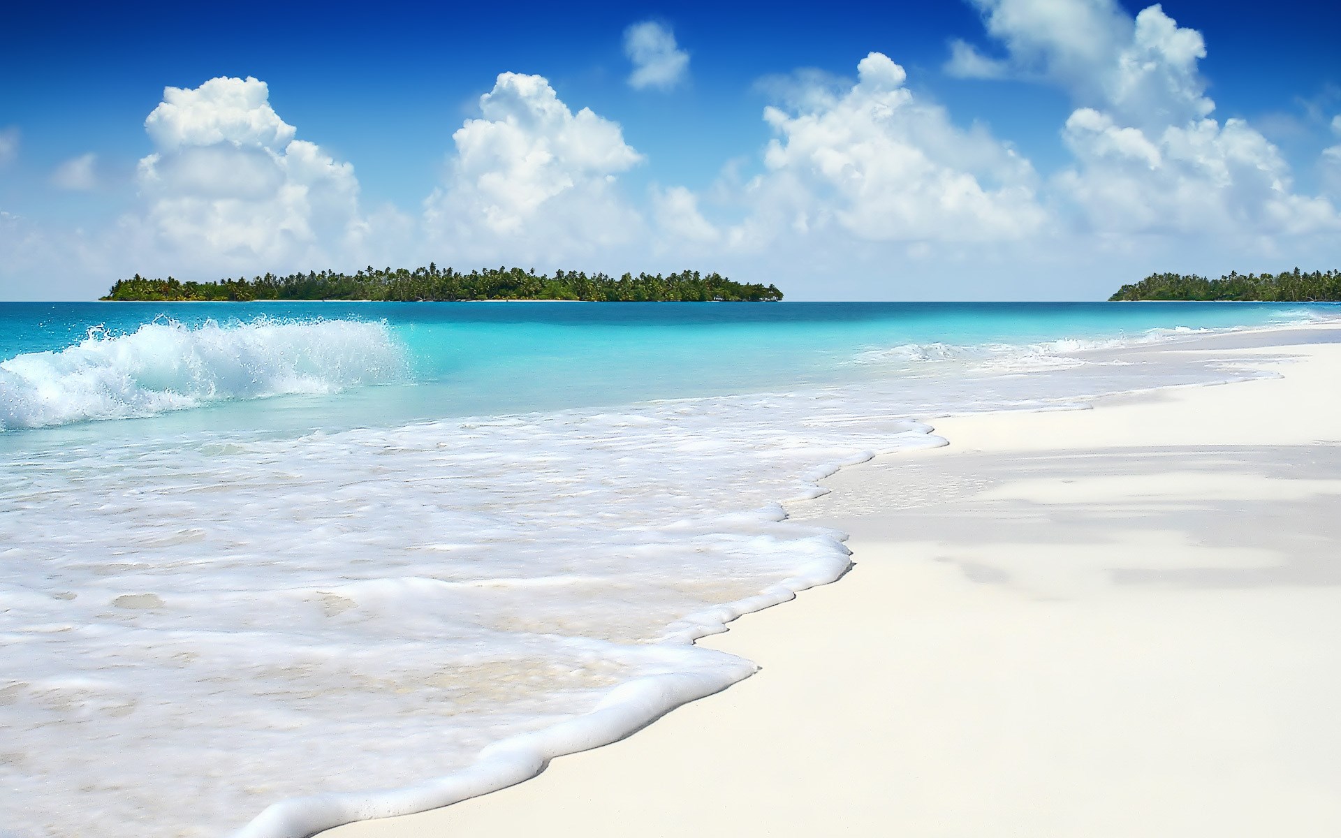 Tropical beach with turquoise water and islands HD Wallpaper
