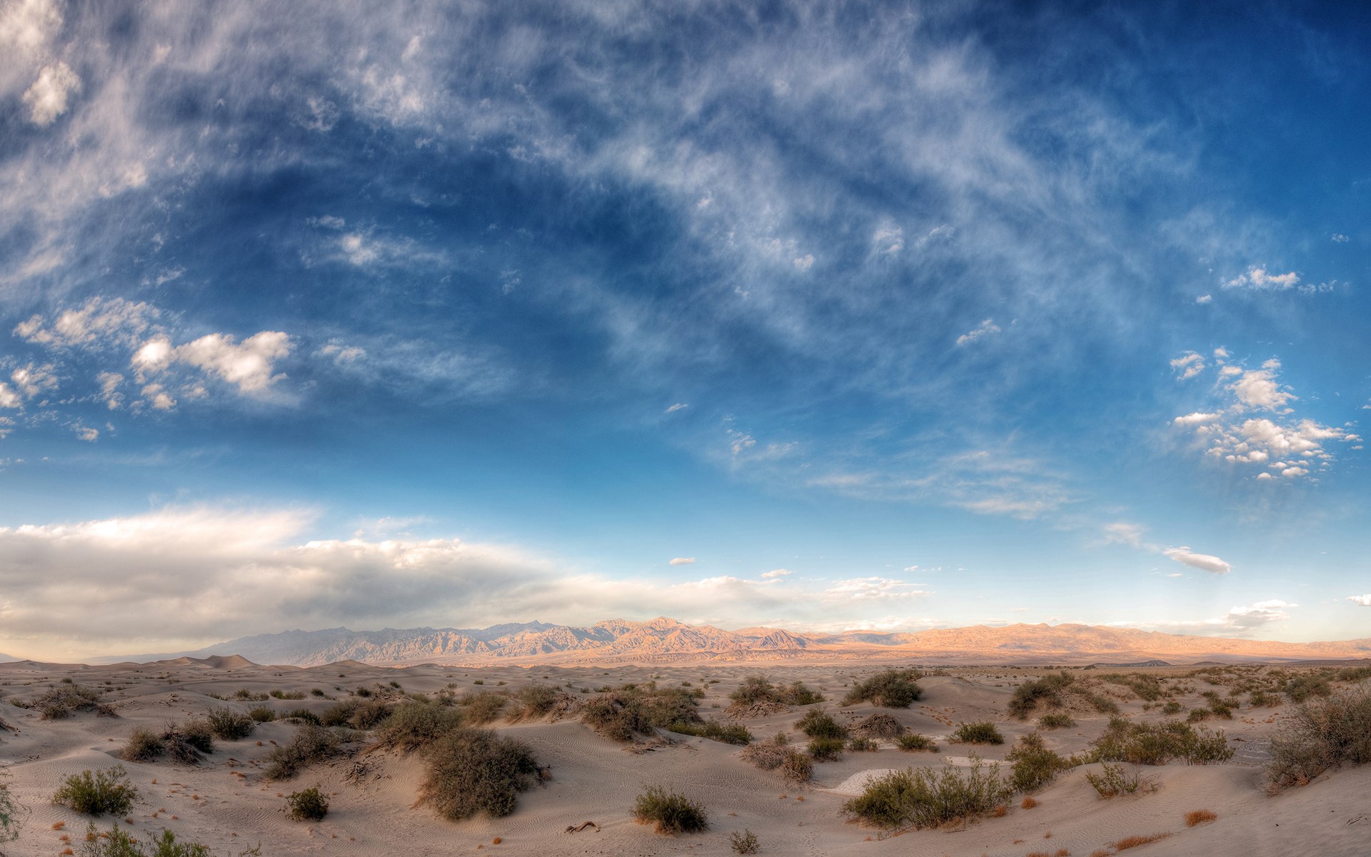 Desert landscape with mountains and clouds HD Wallpaper
