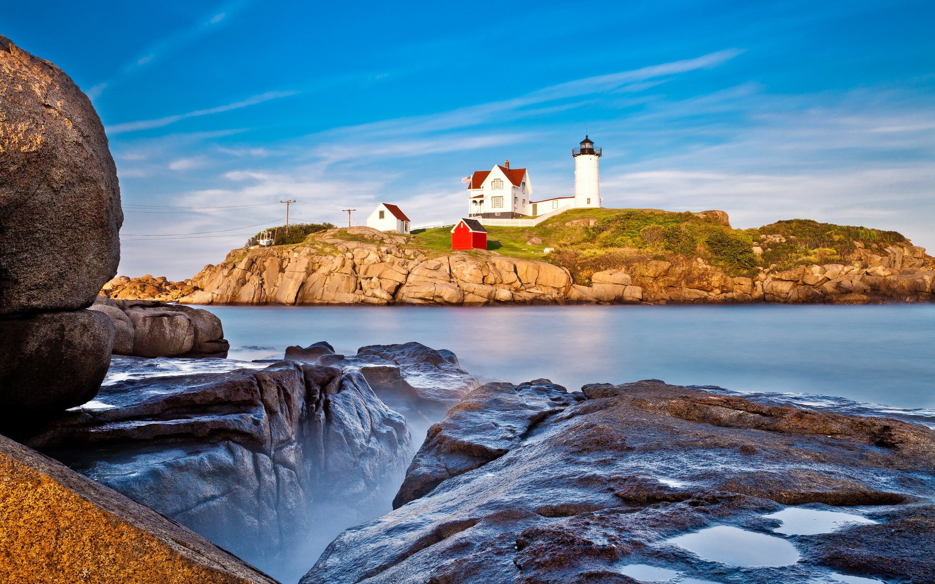 Nubble Lighthouse on Cape Neddick, Maine HD Wallpaper