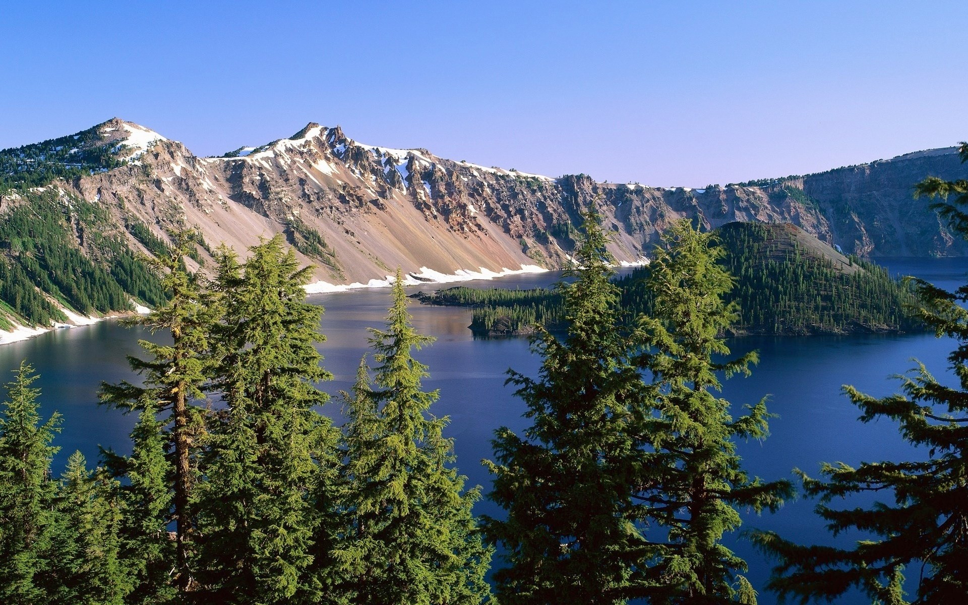 Crater Lake National Park with Wizard Island HD Wallpaper