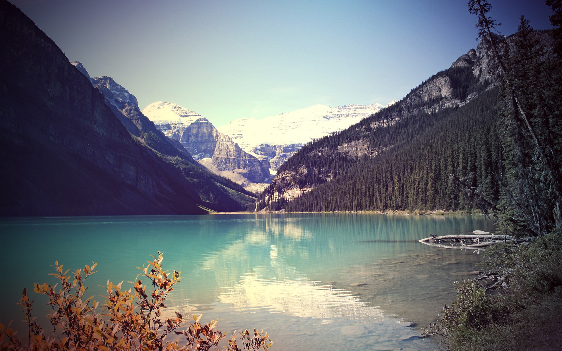 Turquoise lake and snow-capped mountains HD Wallpaper