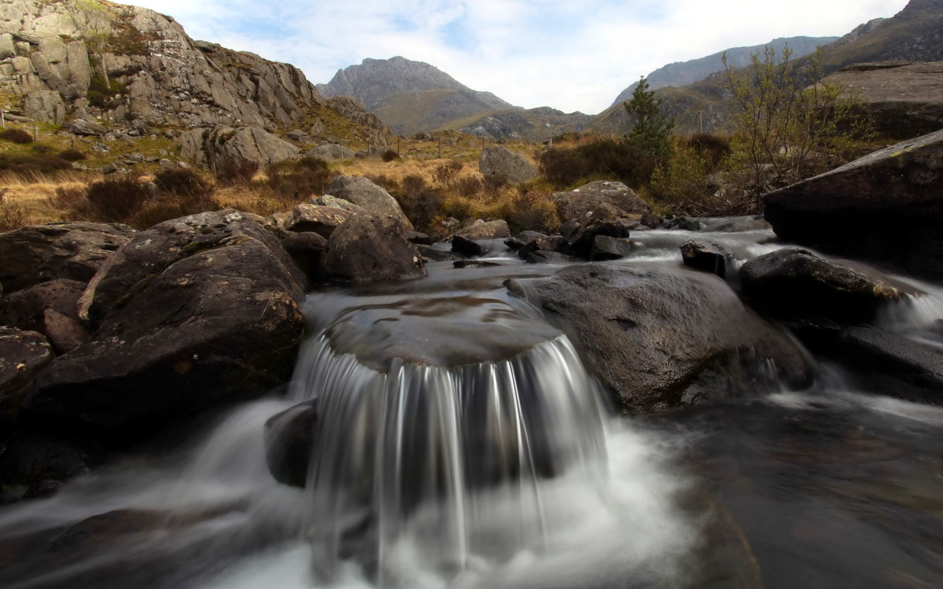 Waterfall in a rocky mountain landscape HD Wallpaper