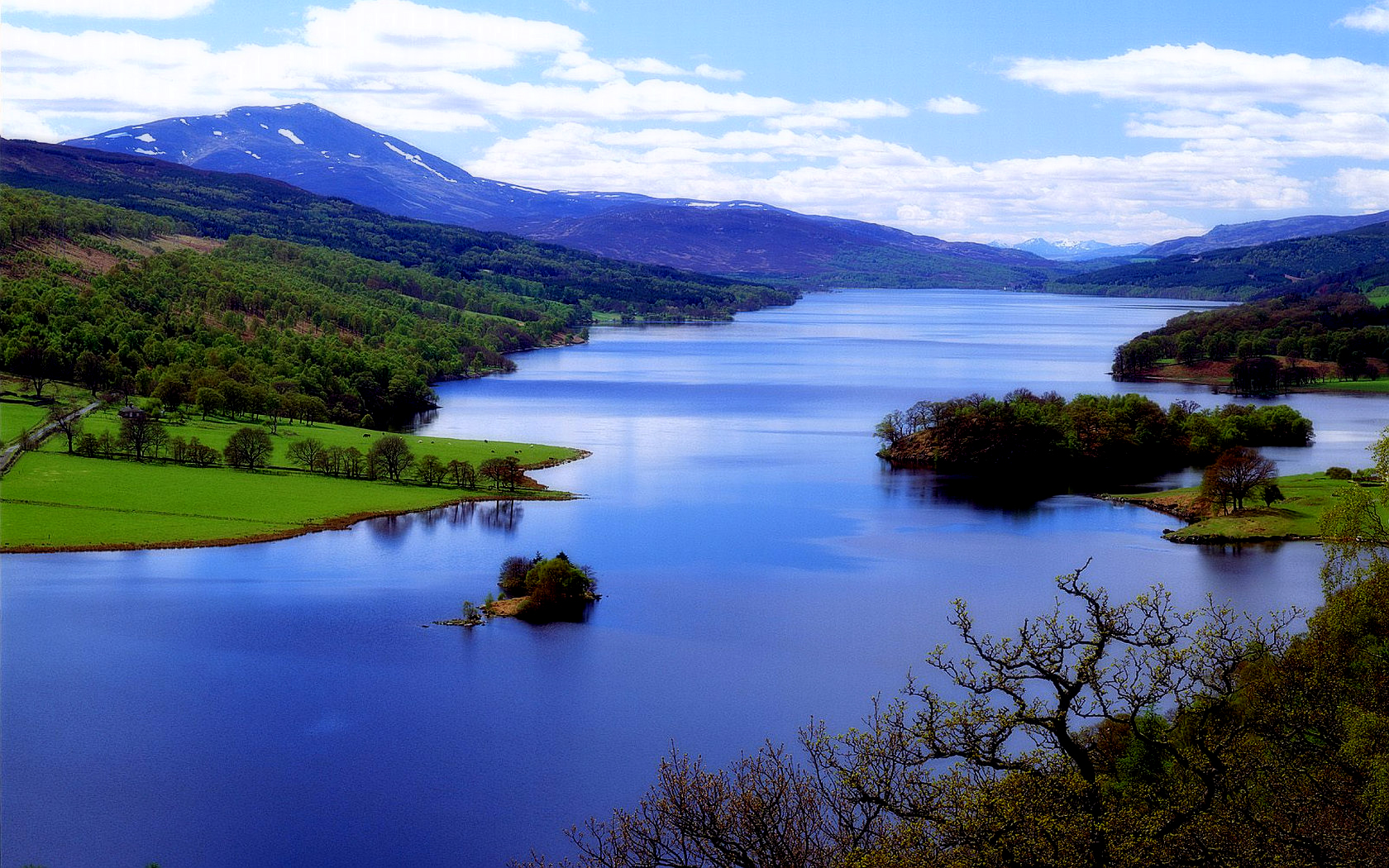 Queens View, Loch Tummel, Scotland HD Wallpaper