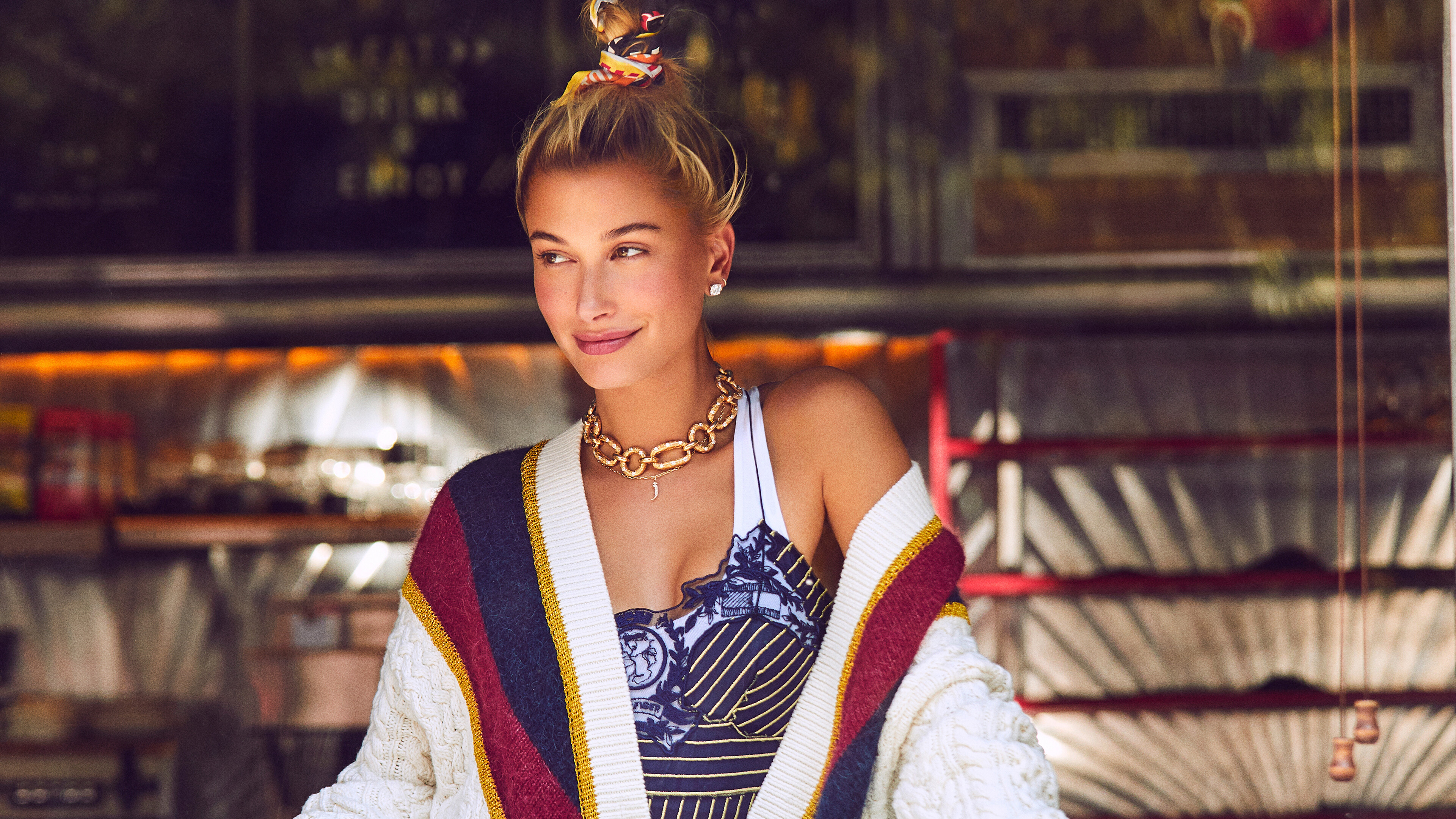 Hailey Baldwin wearing a cardigan and necklace HD Wallpaper