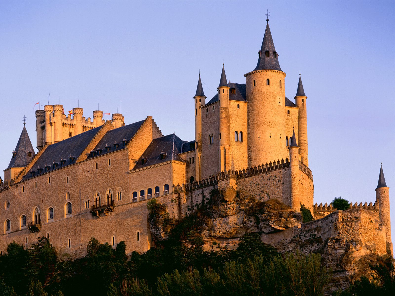 Alcázar of Segovia castle at sunset HD Wallpaper