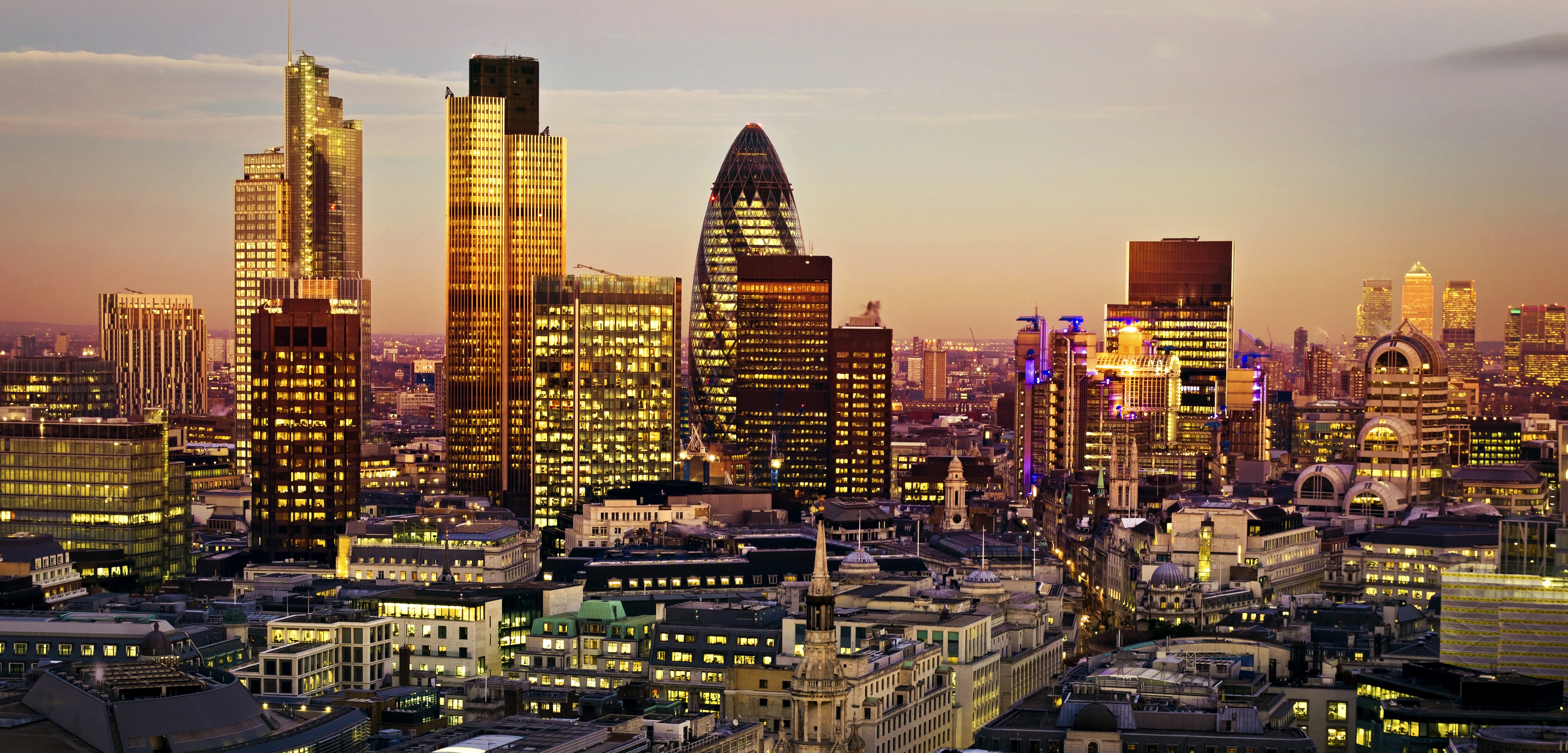 London Cityscape with Skyscrapers at Dusk HD Wallpaper