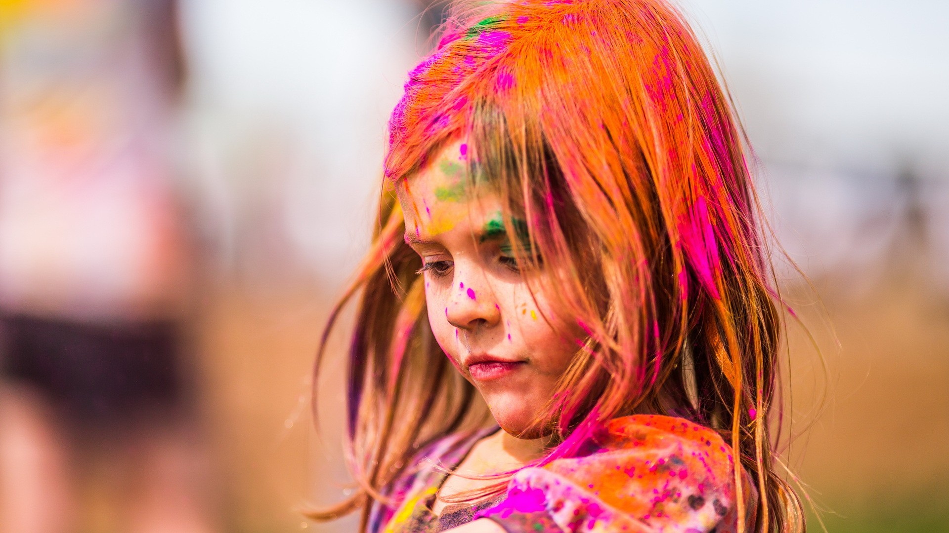 Girl covered in colorful powder HD Wallpaper
