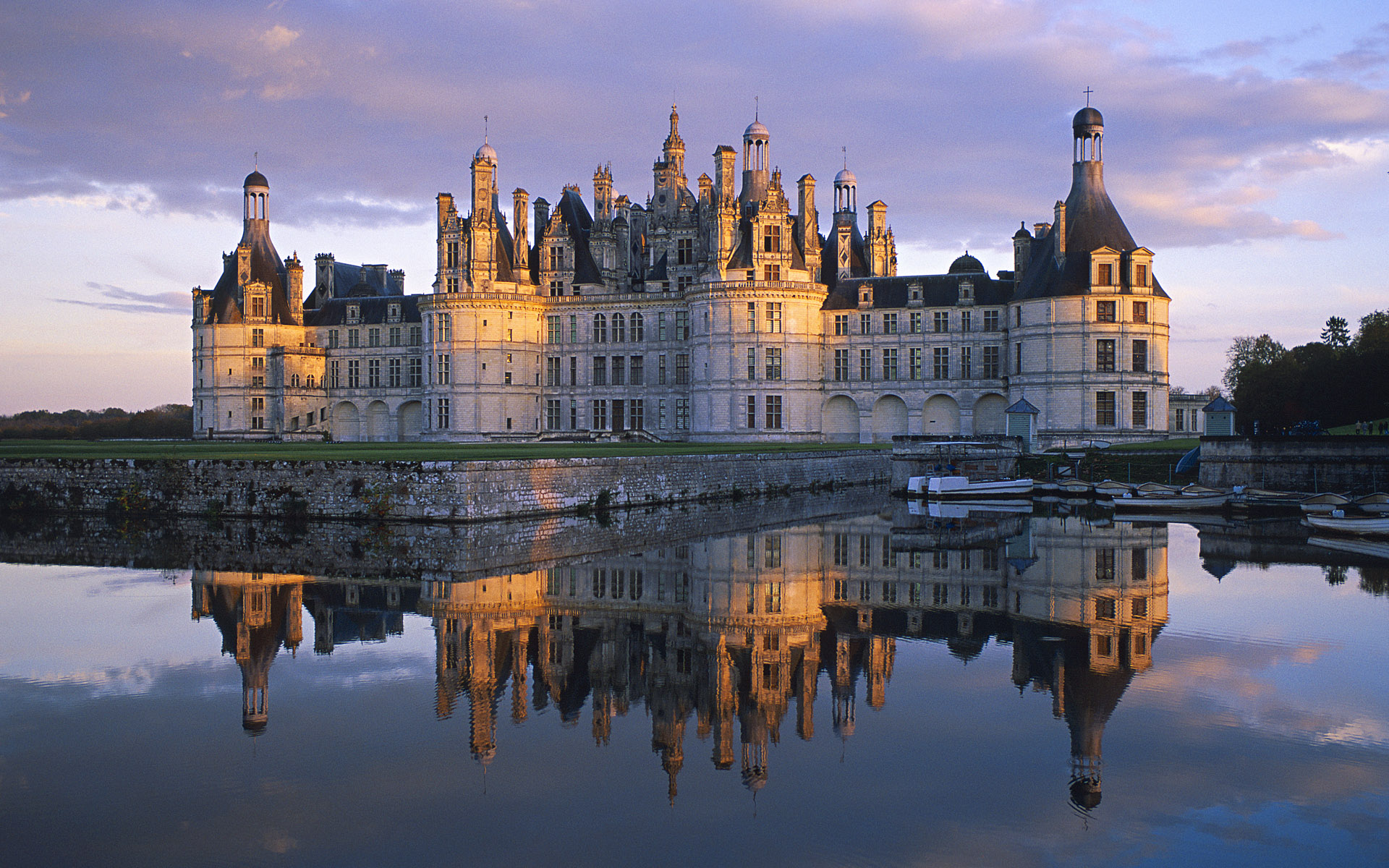 Château de Chambord, France at sunset HD Wallpaper
