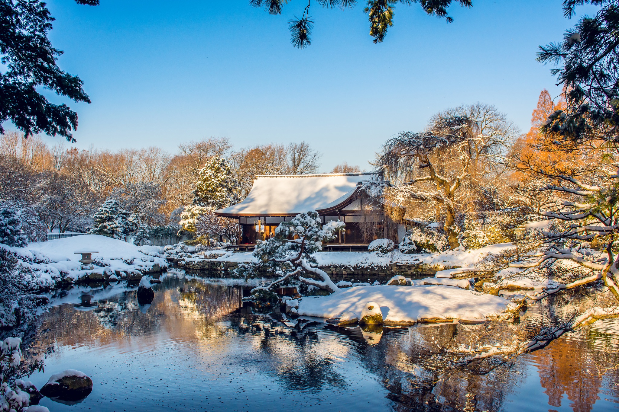 Japanese garden with a building and pond in winter HD Wallpaper