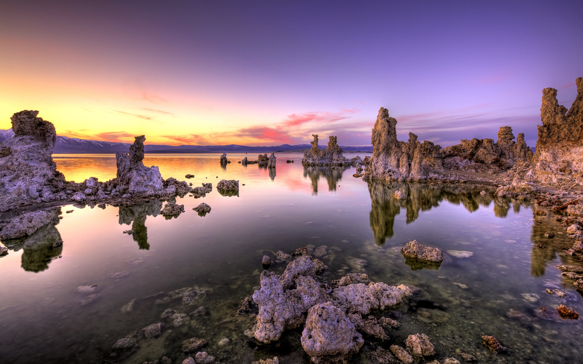 Mono Lake Tufa Towers at Sunset HD Wallpaper