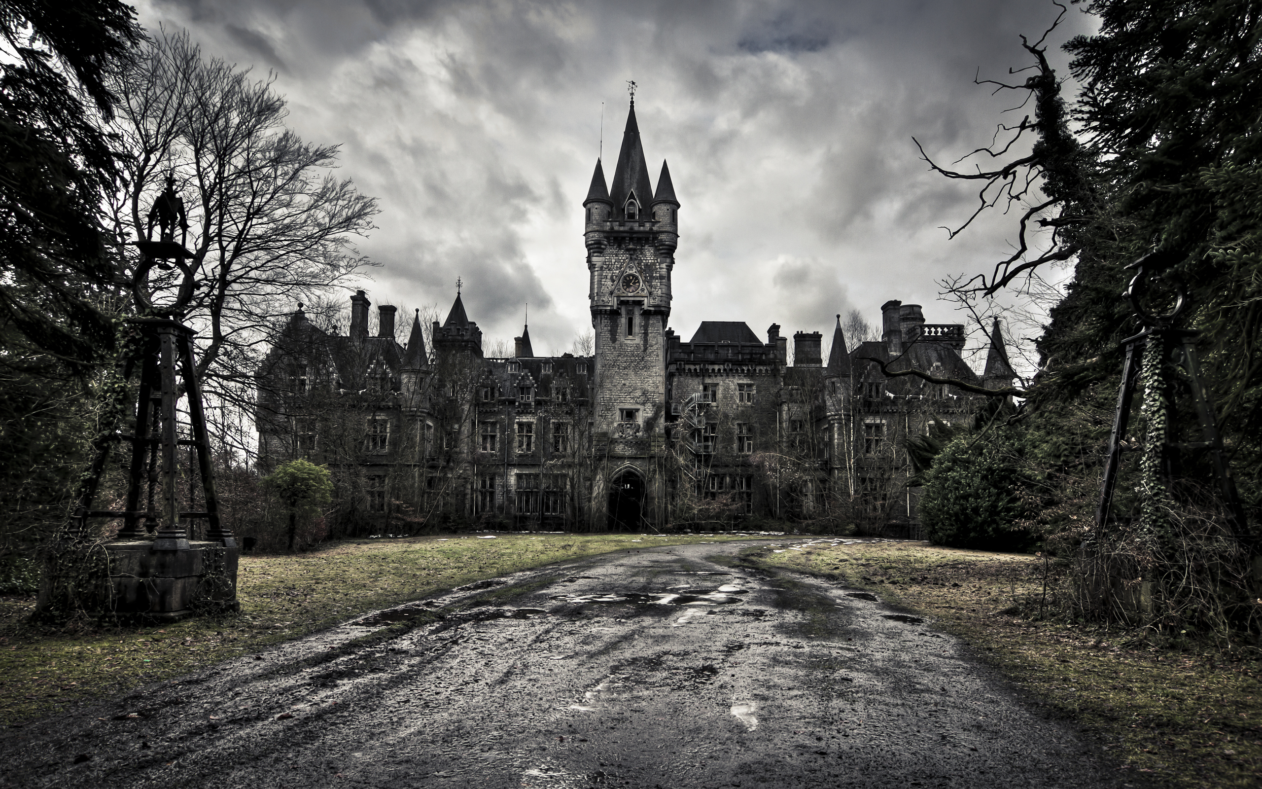 Abandoned castle with a clock tower HD Wallpaper