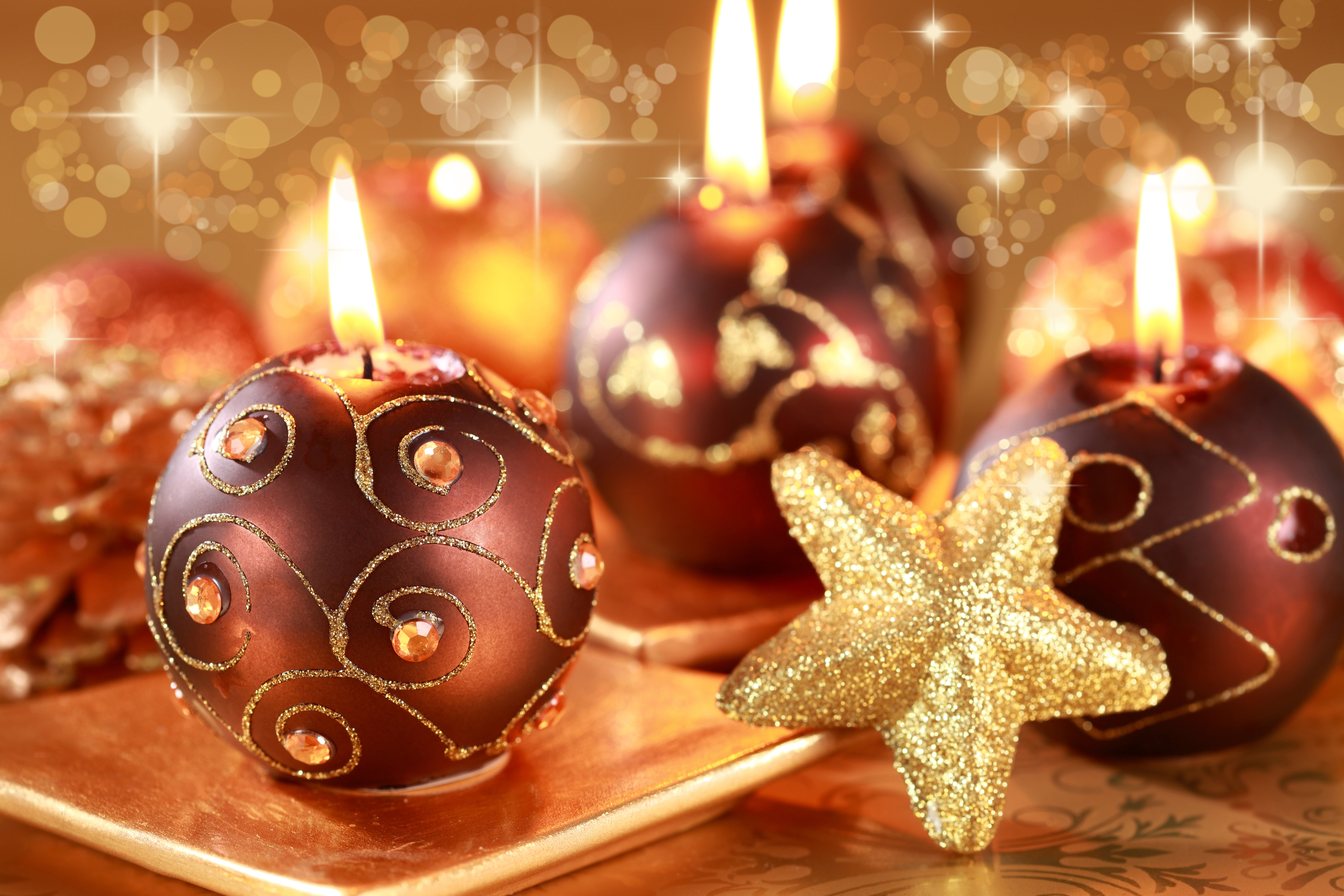Christmas candles and ornaments with golden star HD Wallpaper